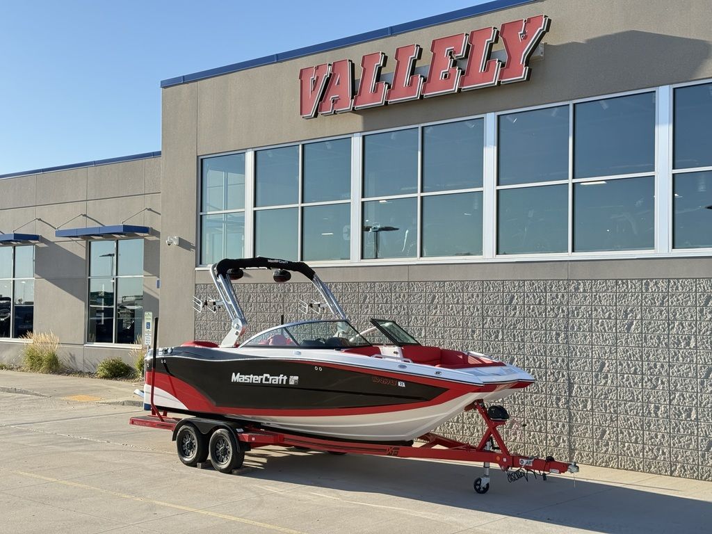 2019 MasterCraft XT22 - 78