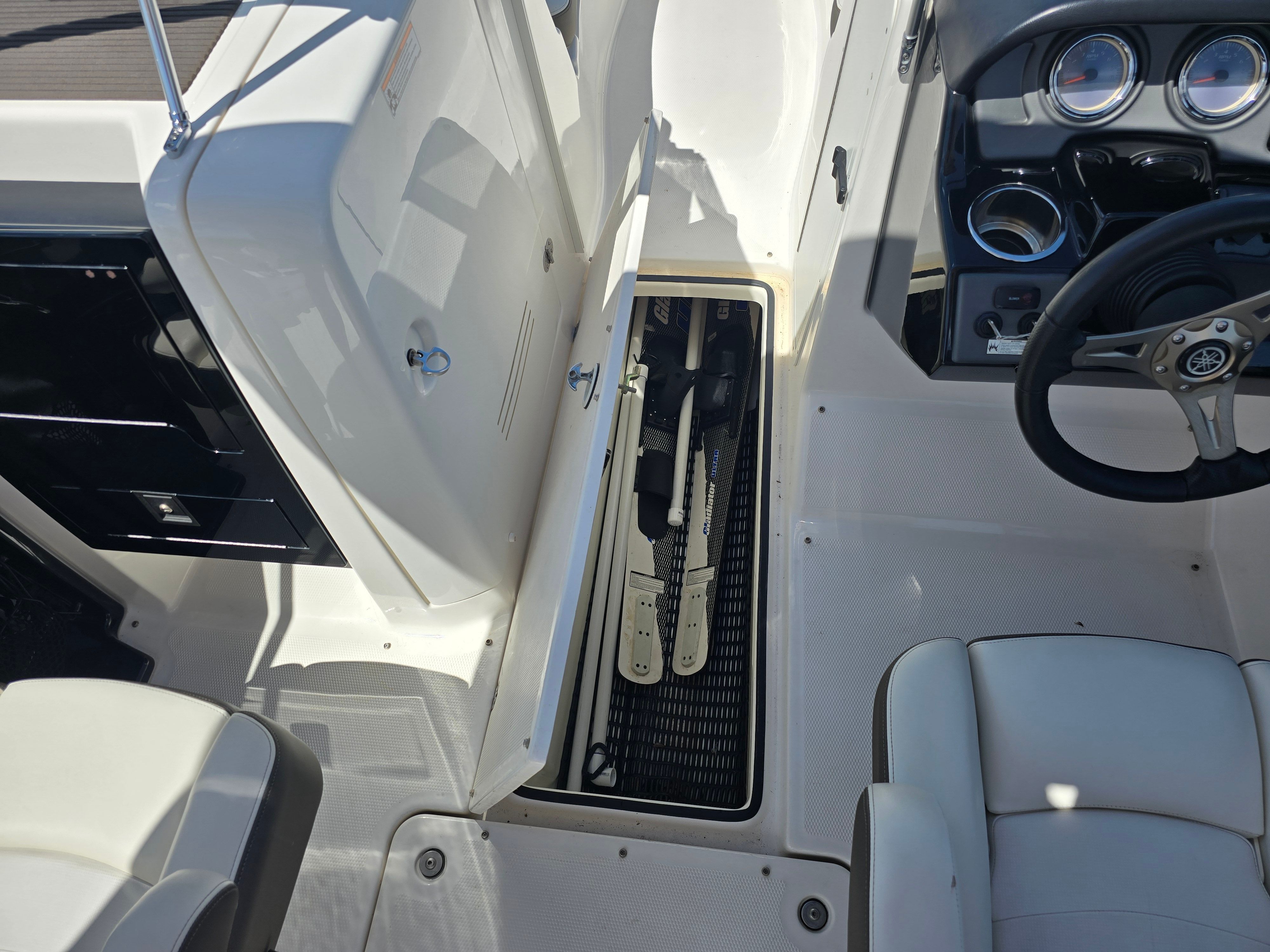 2015 Yamaha Boats 242 Limited S - 28