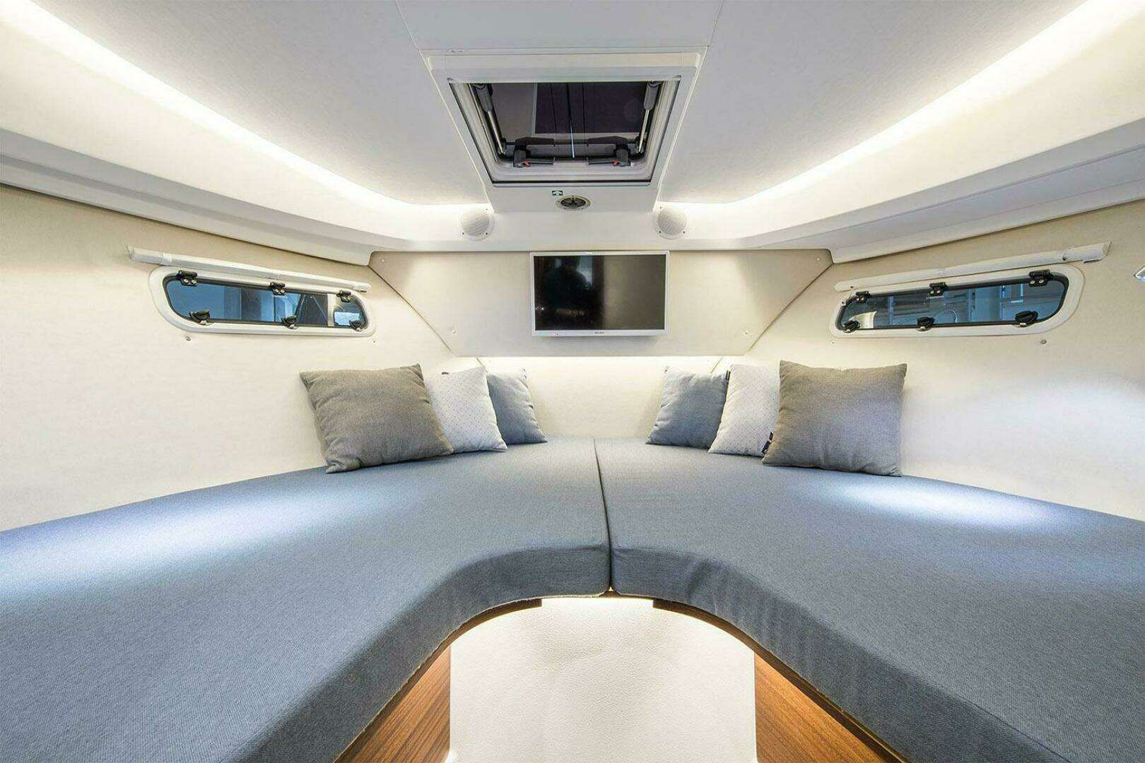 2025 Nimbus 305 Drophead - Image 9