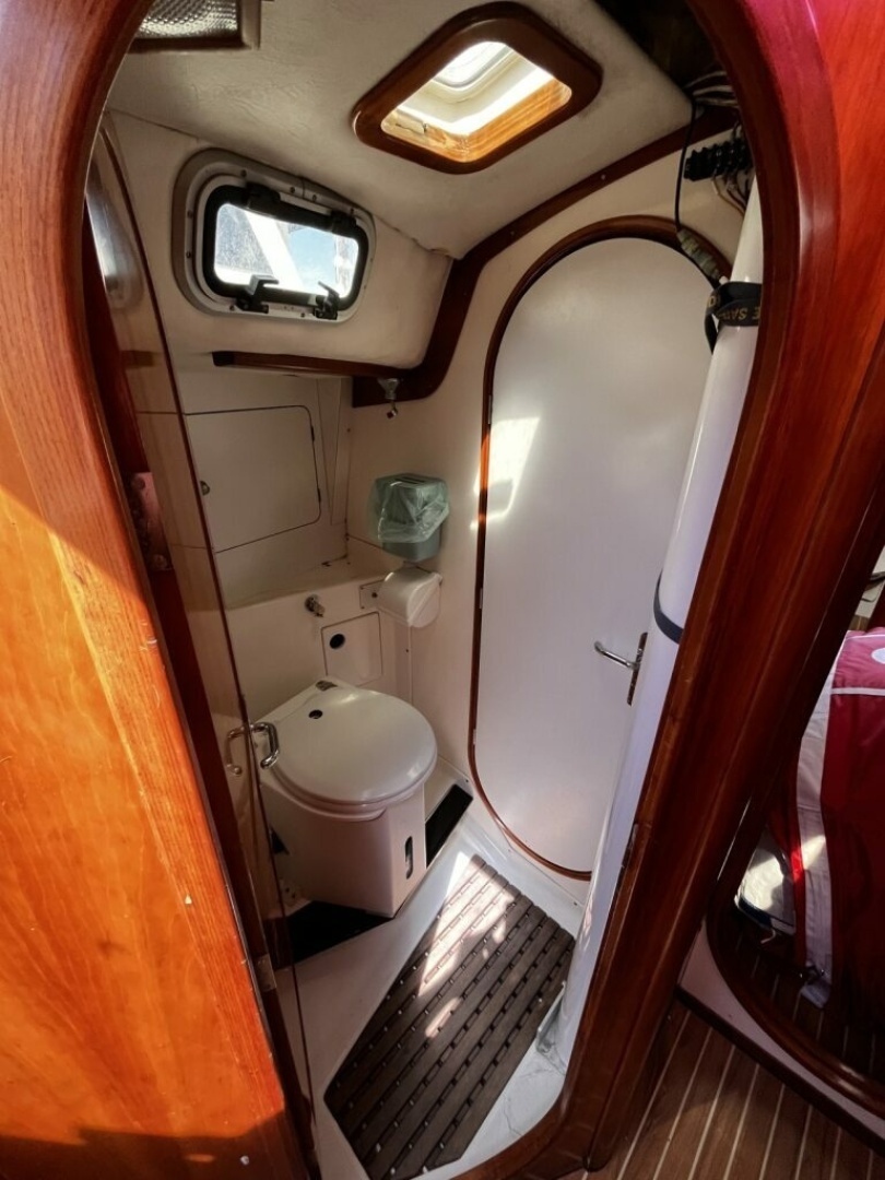 1998 J Boats J/120 - Image 15
