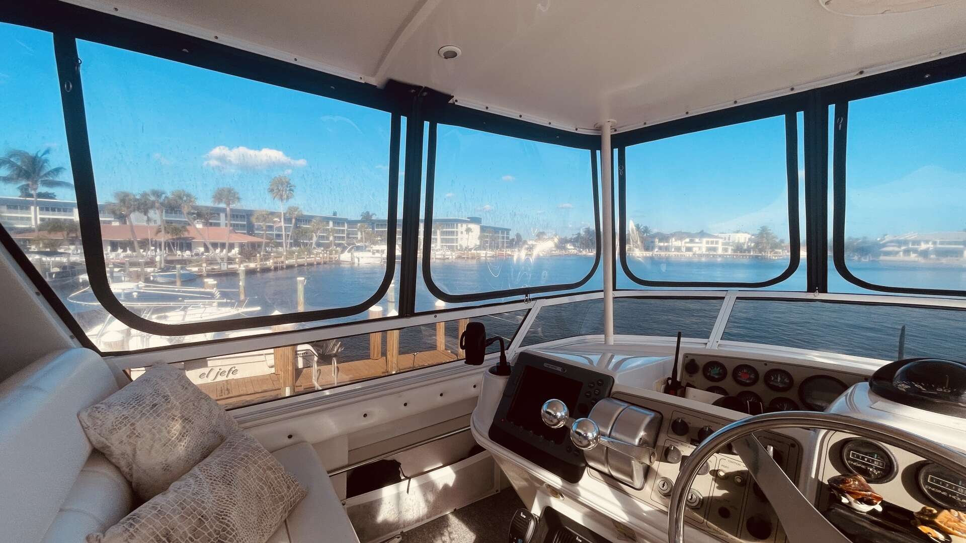 1997 CARVER YACHTS 500 COCKPIT MY - Image 50