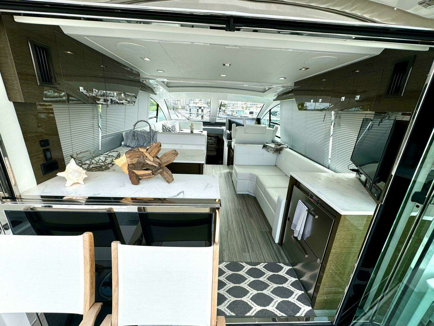 2020 Cruisers Yachts 50 Cantius - Image 4