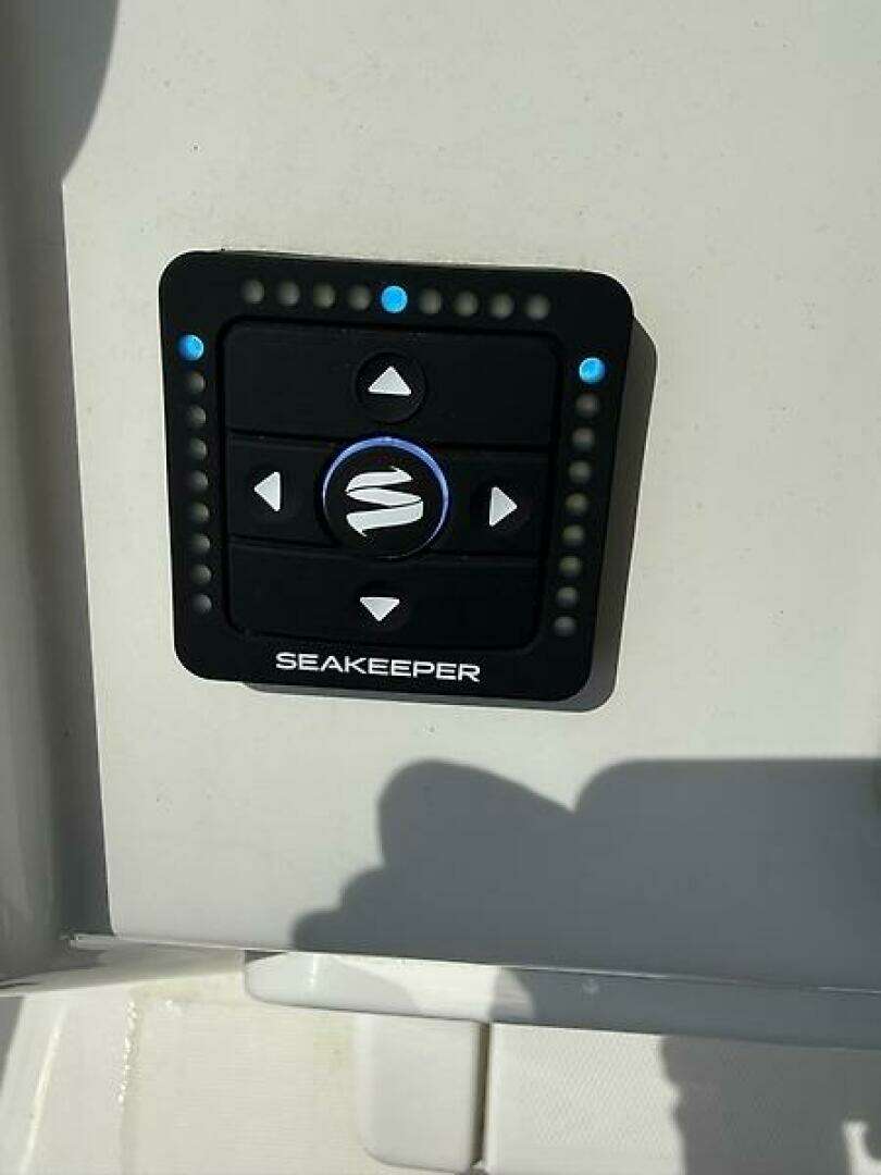2013 Regulator 28 FS w/SeaKeeper Ride - Image 29