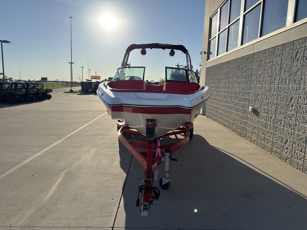 2019 MasterCraft XT22 - 9