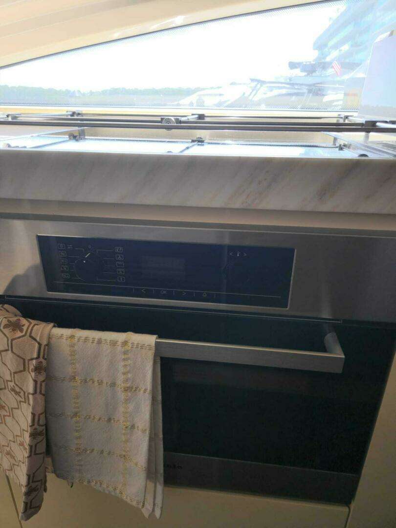 2014 Azimut Flybridge - Image 37