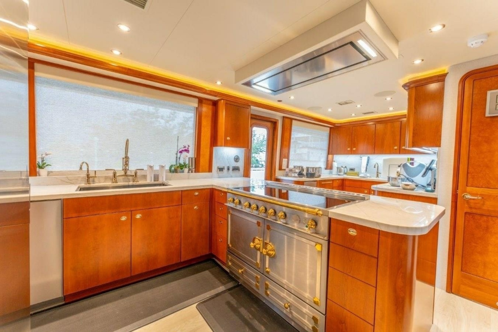 2006 Westport 130 Motoryacht - Image 30