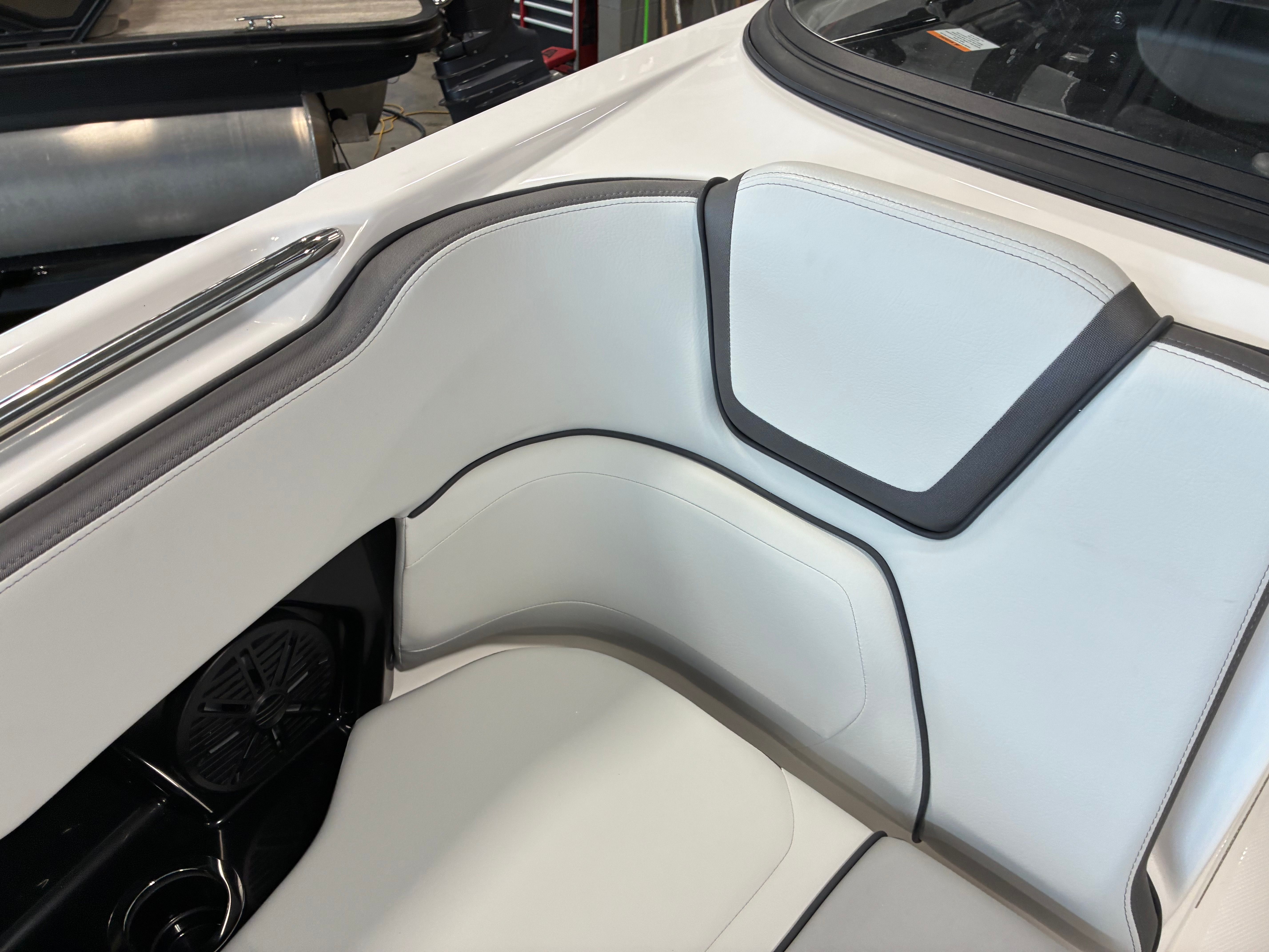 2026 Yamaha Boats AR250 - 16