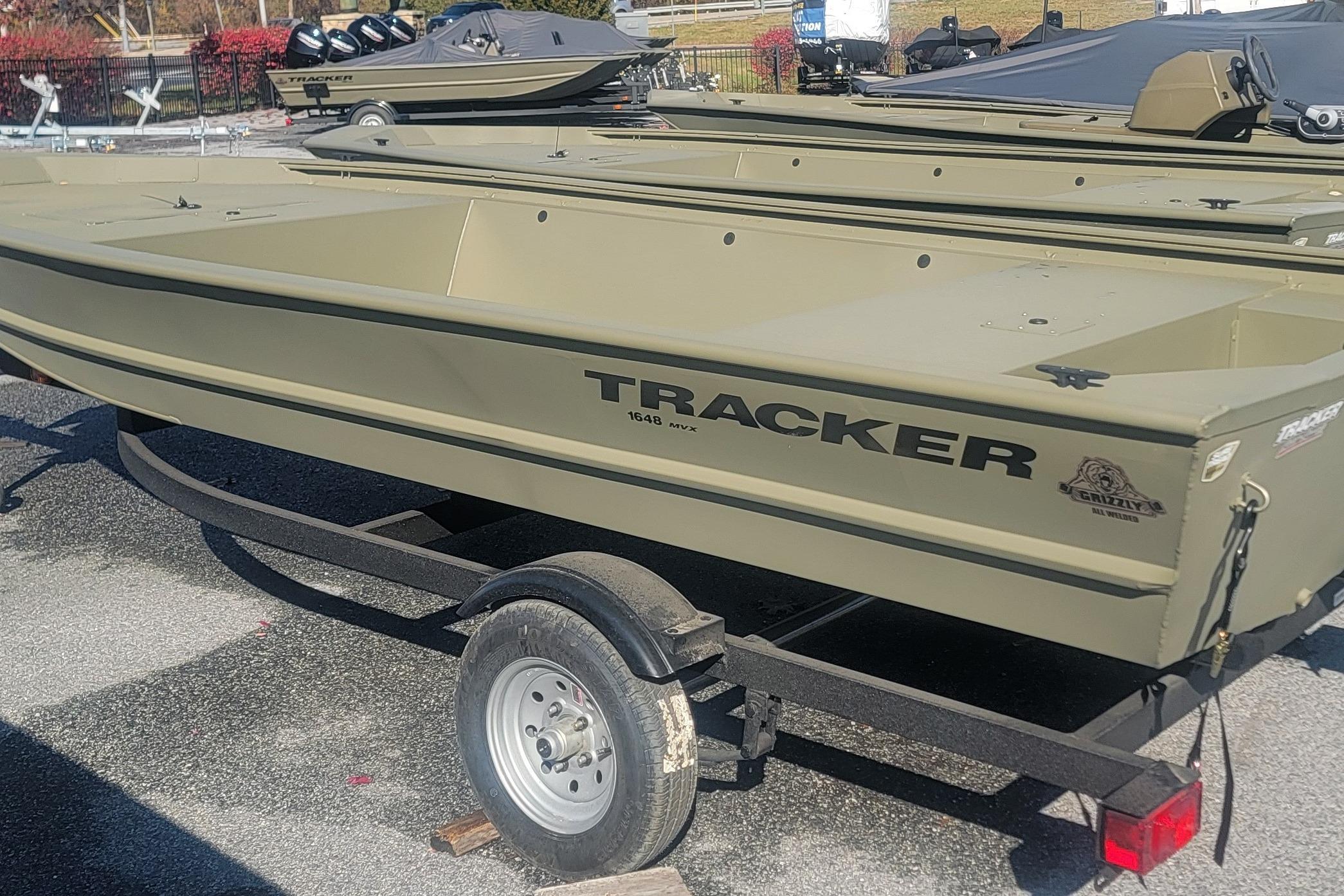 2026 Tracker Grizzly 1648 Utility