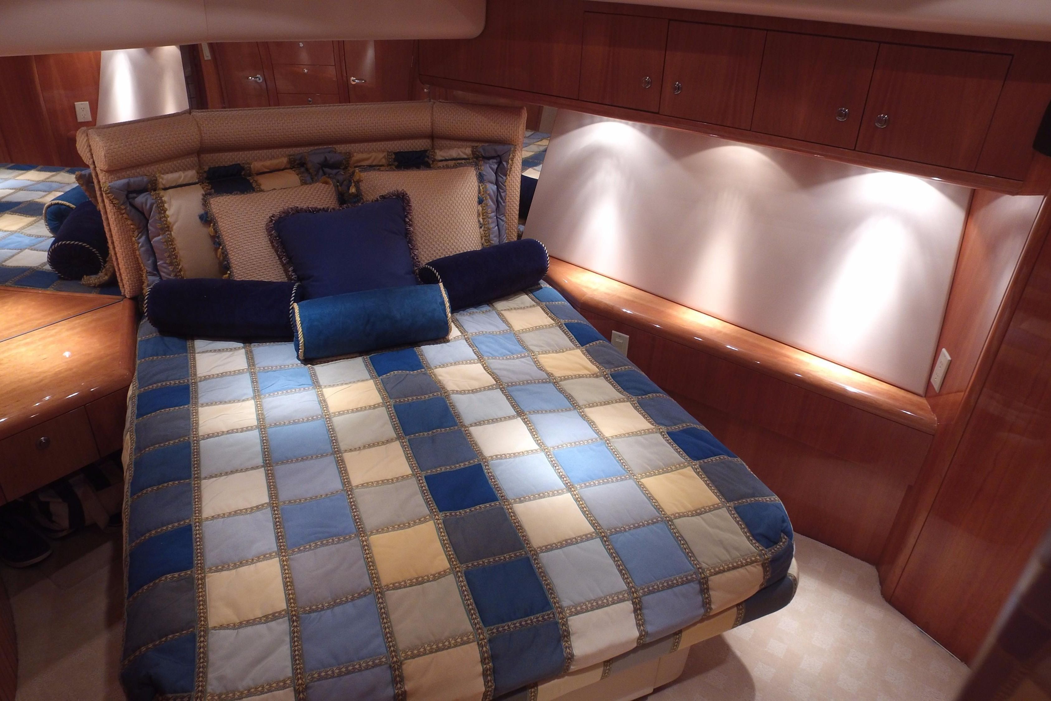 2004 Hatteras Sportfisher - 27