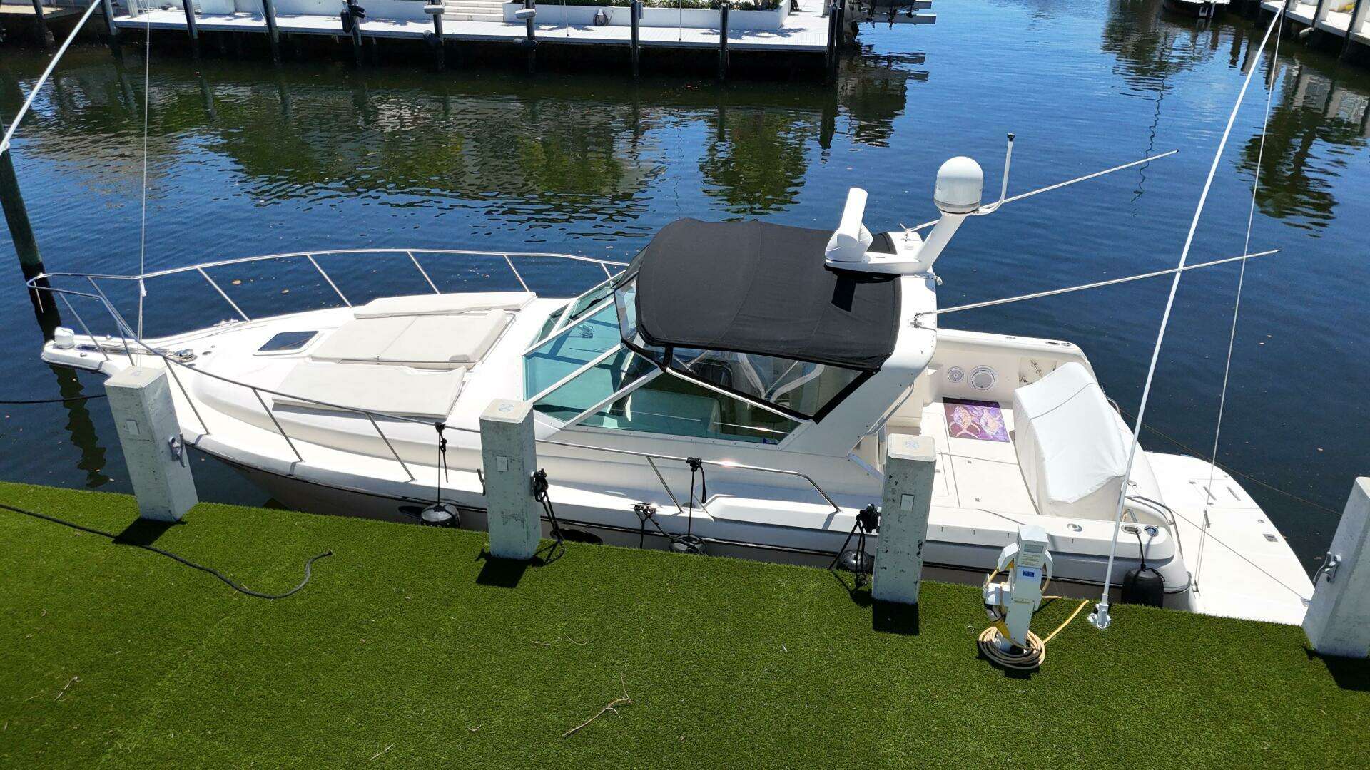 1998 Tiara Yachts 3500 Express - Image 7