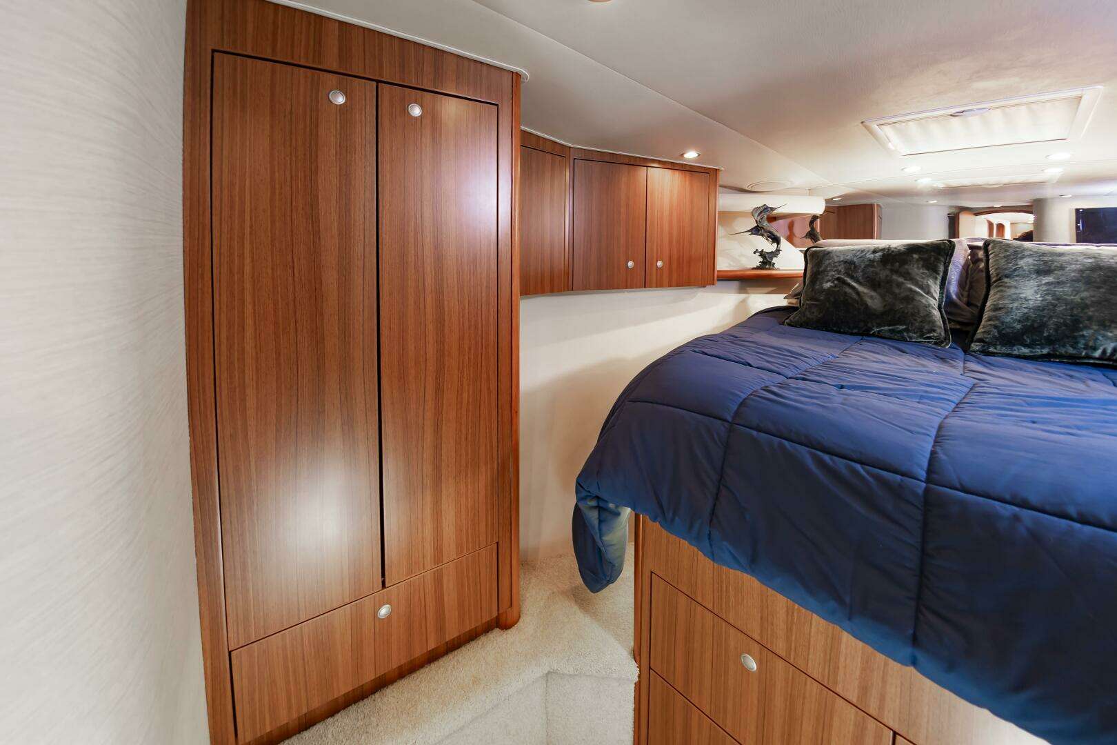 2010 Viking 52 Sport Coupe - Image 41