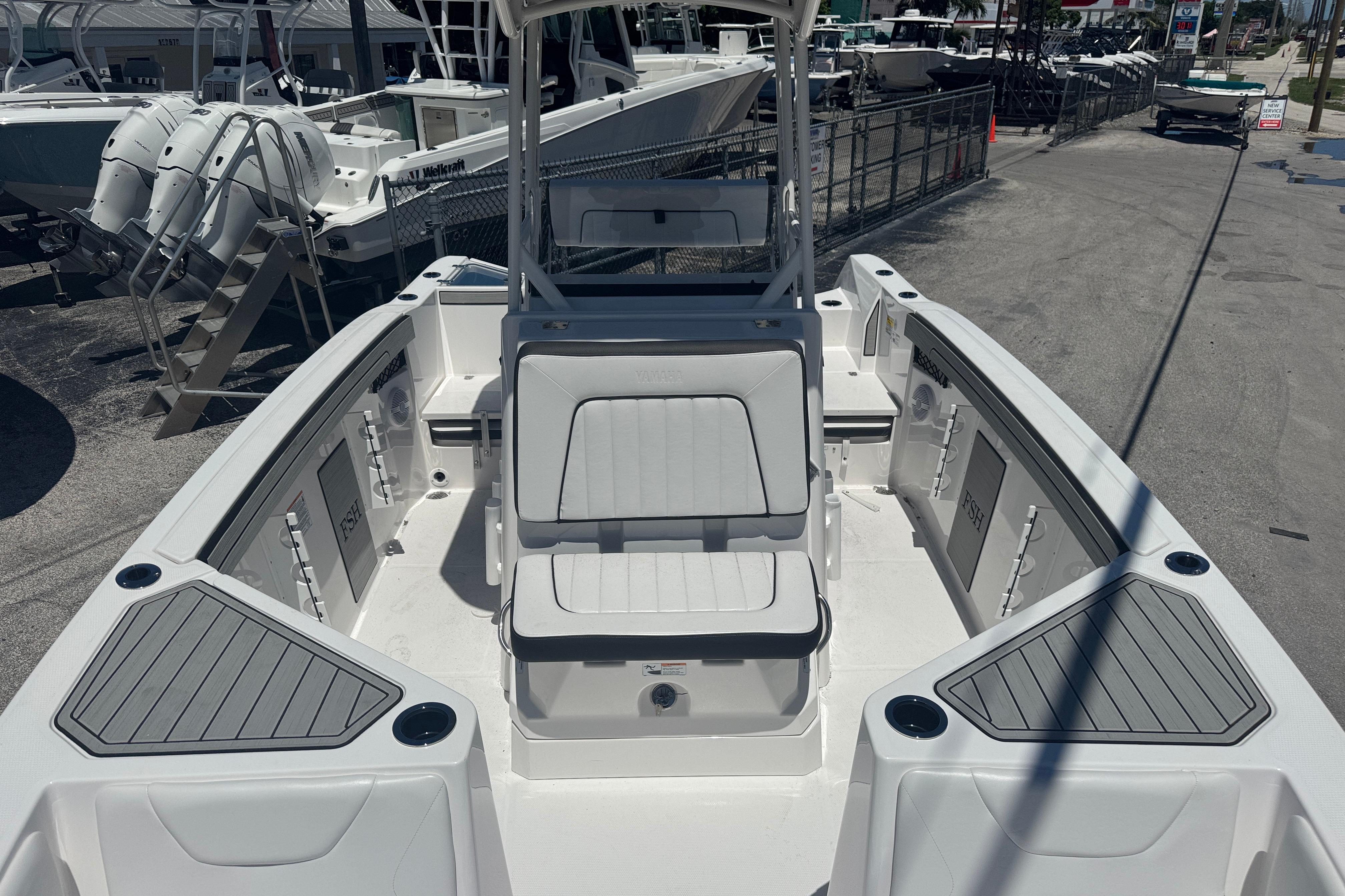 2026 Yamaha Boats 220 FSH Sport, sleek design, spacious seating, docked outdoors.