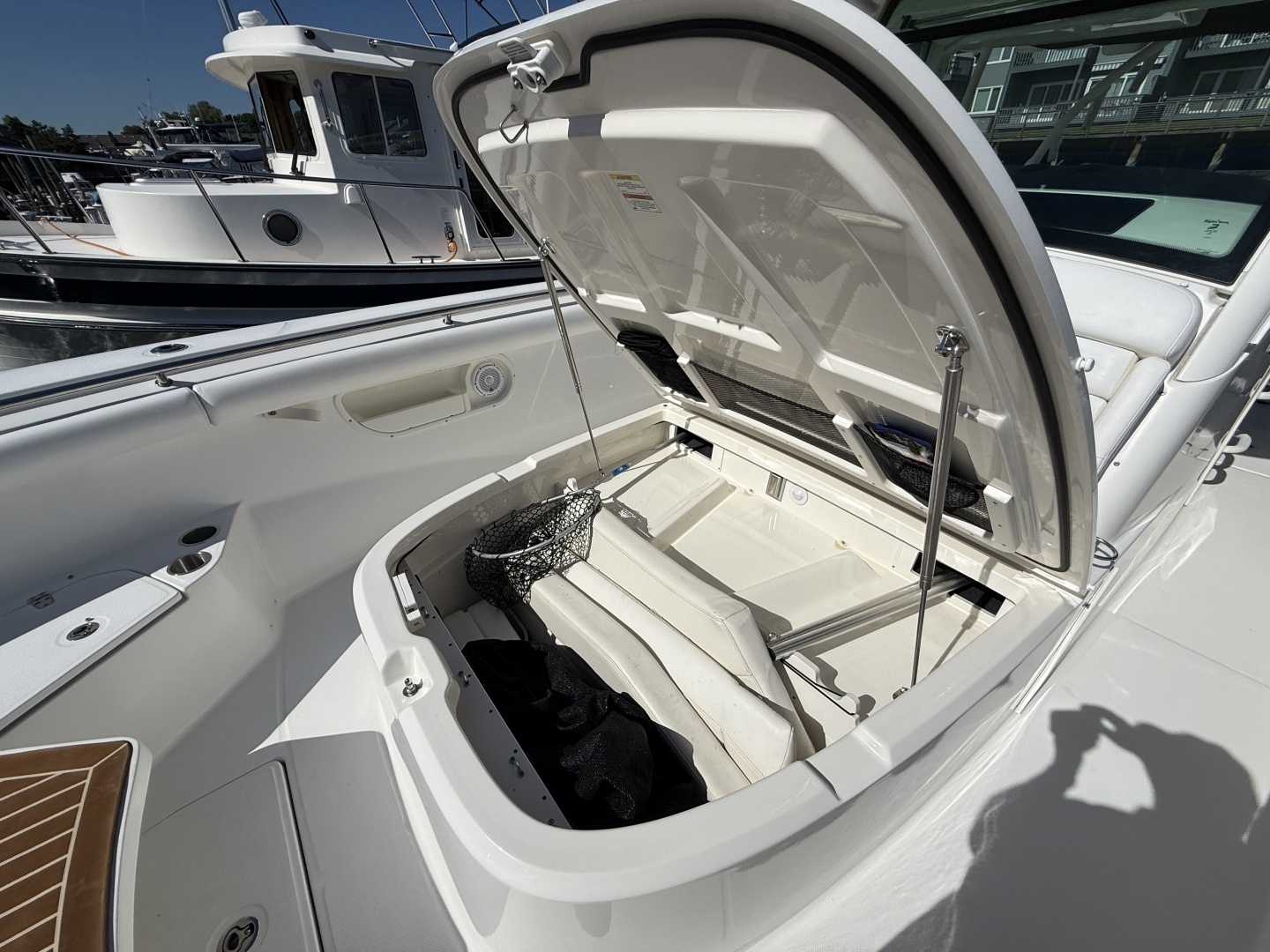 2016 Boston Whaler — - Image 19