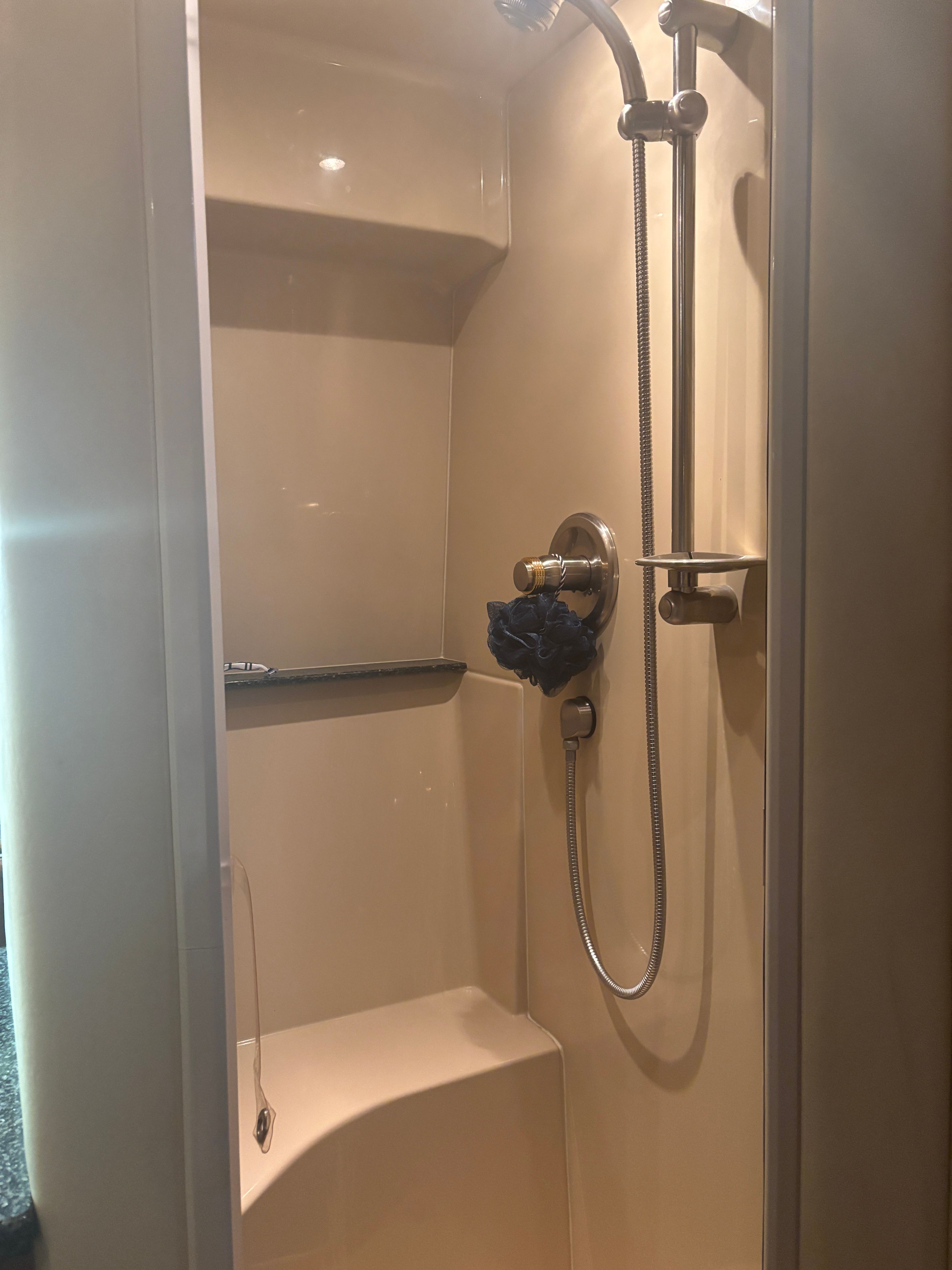 2006 Cruisers Yachts 460 Express - 15
