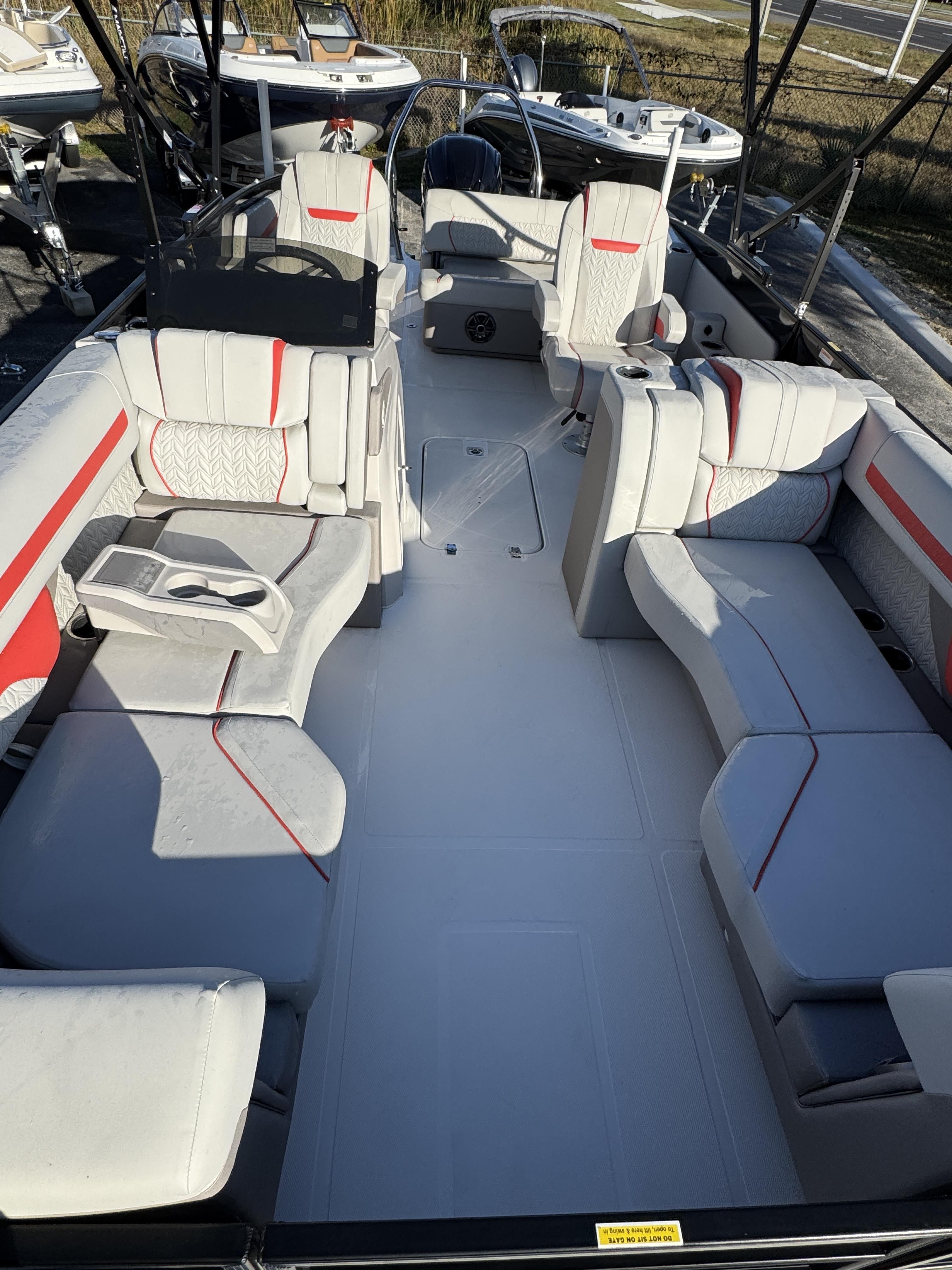 2025 Hurricane FunDeck OB FD 2360 SFL OB - 2