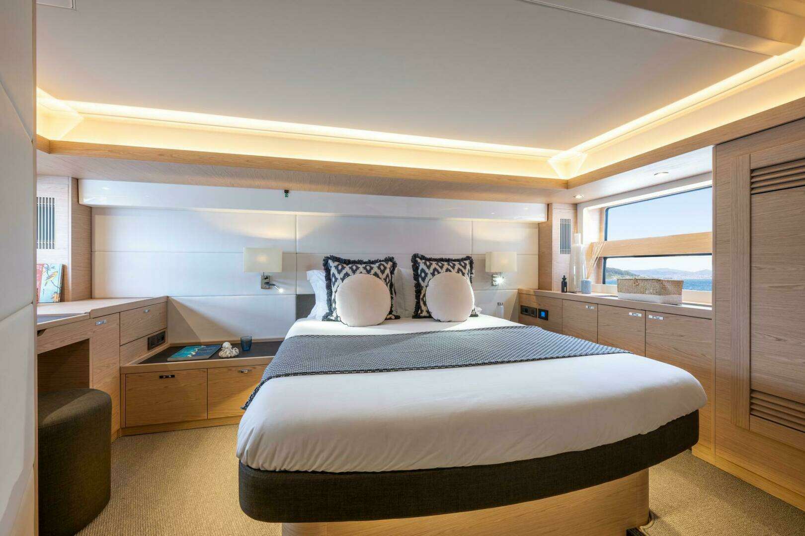 2026 Beneteau Swift Trawler 54 - Image 11