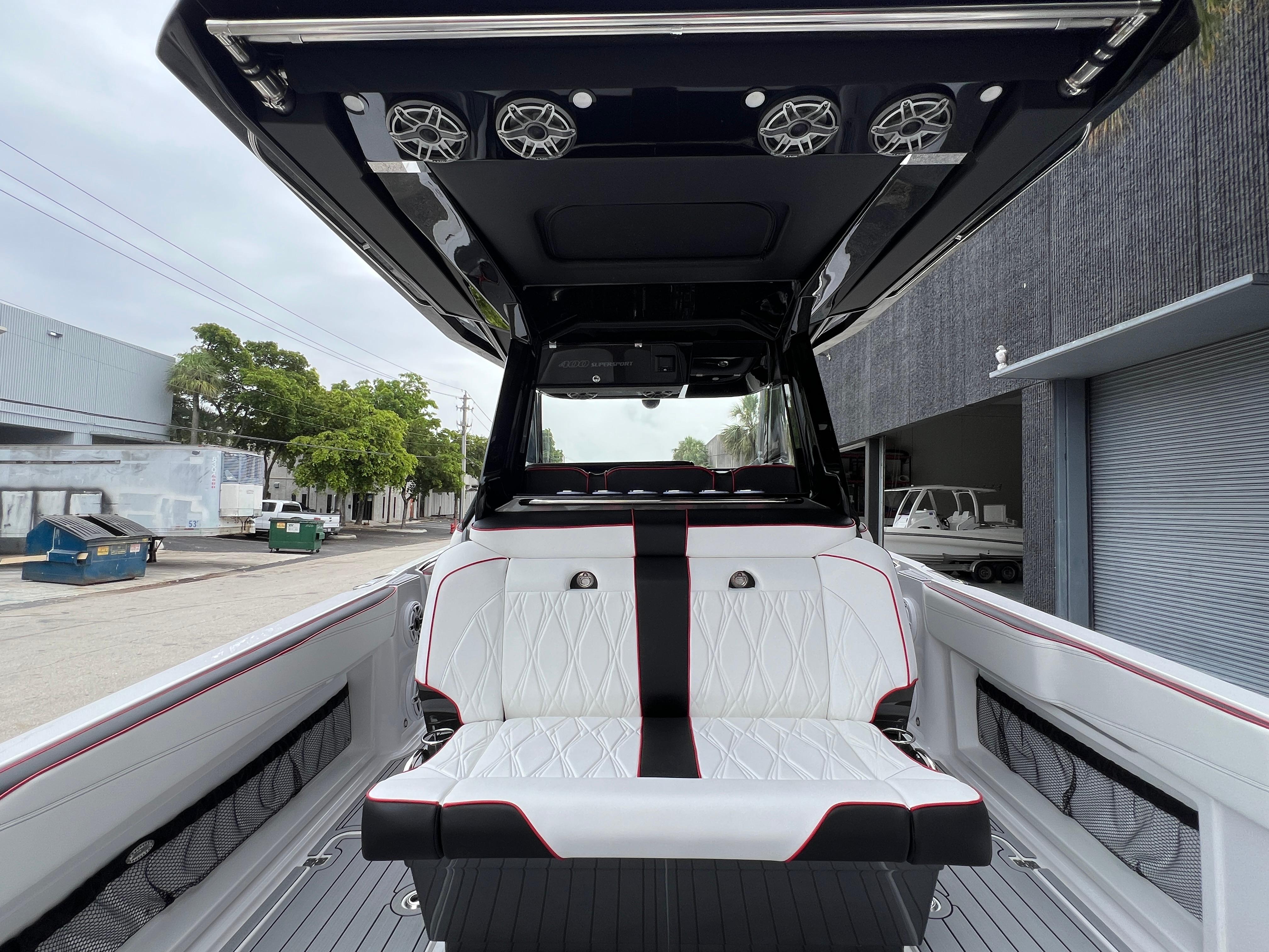 2025 Nor-Tech 400 Supersport boat interior with sleek seating and modern design.