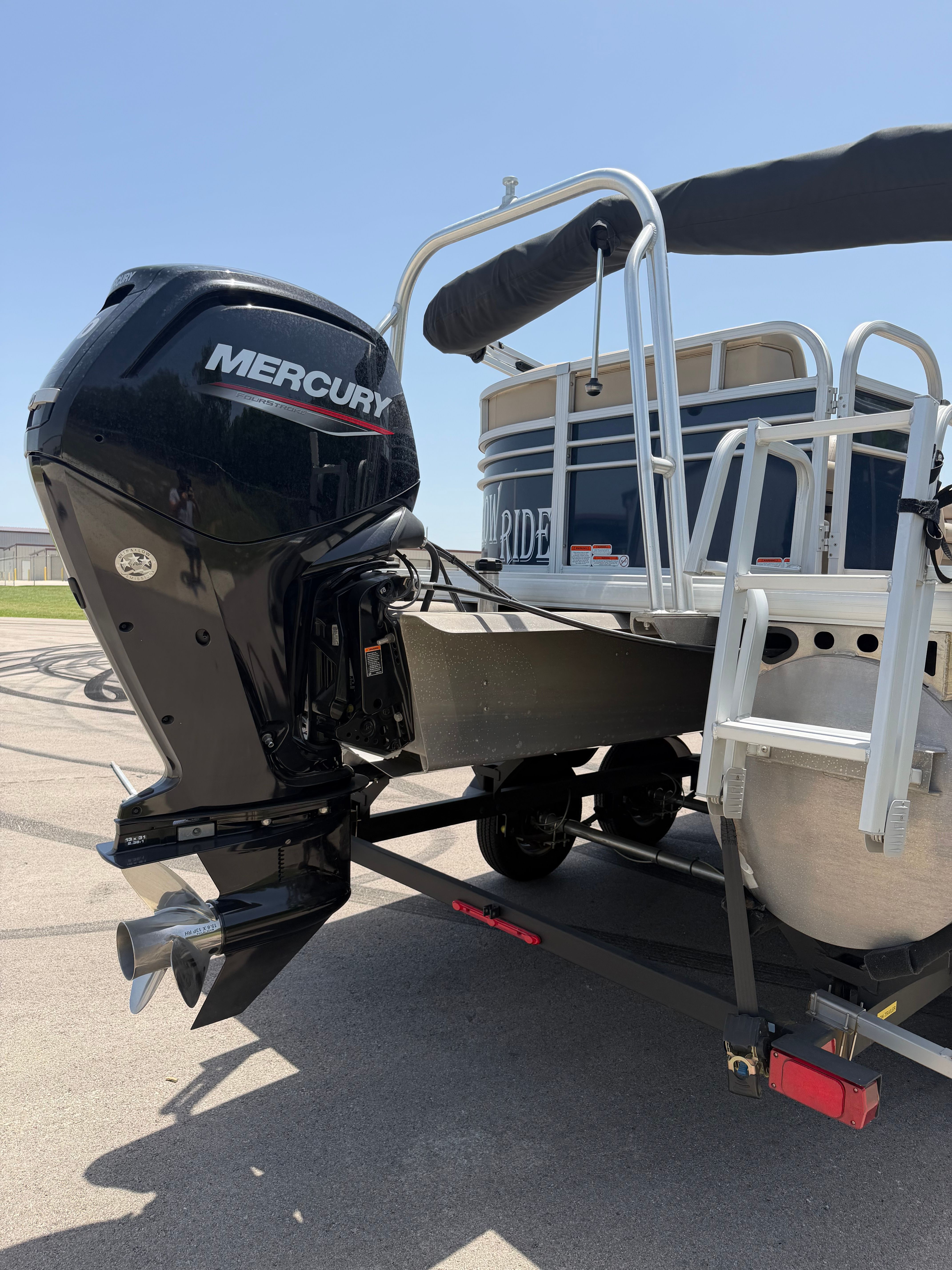 2022 Sun Tracker Party Barge 20 DLX - 10
