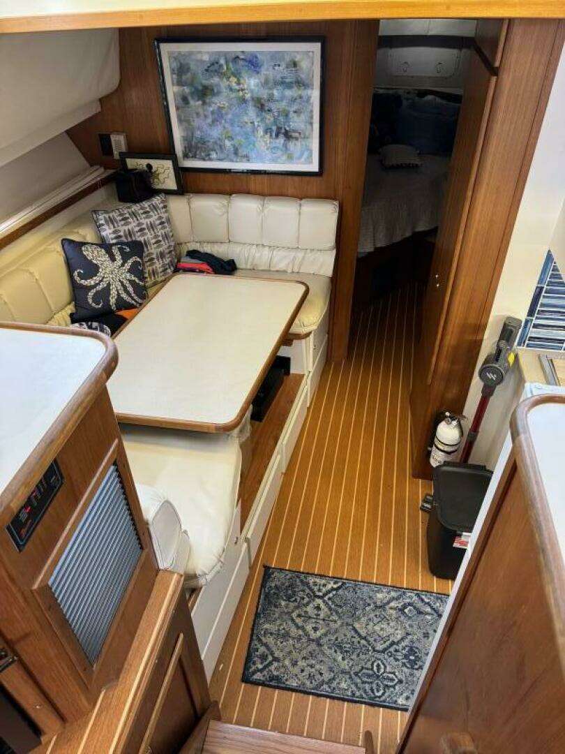 1995 Carver 440 Aft Cabin - Image 25