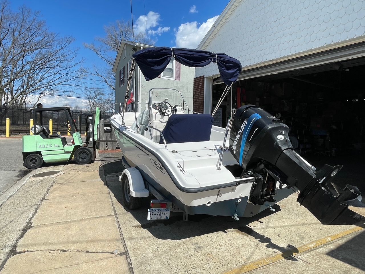 2002 Boston Whaler 180 Dauntless boat with Mercury engine.