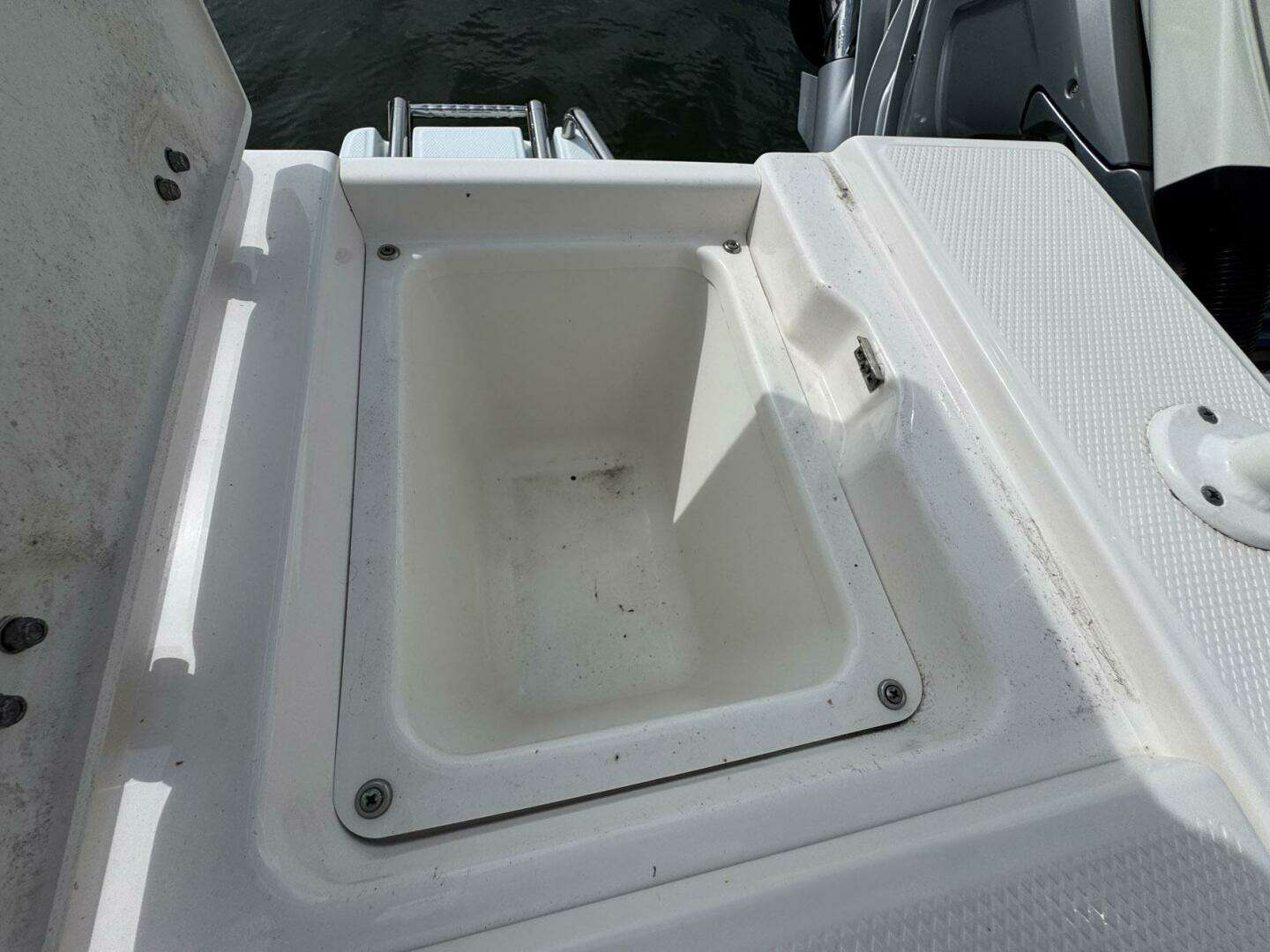 2021 Robalo 246 Cayman - Image 29