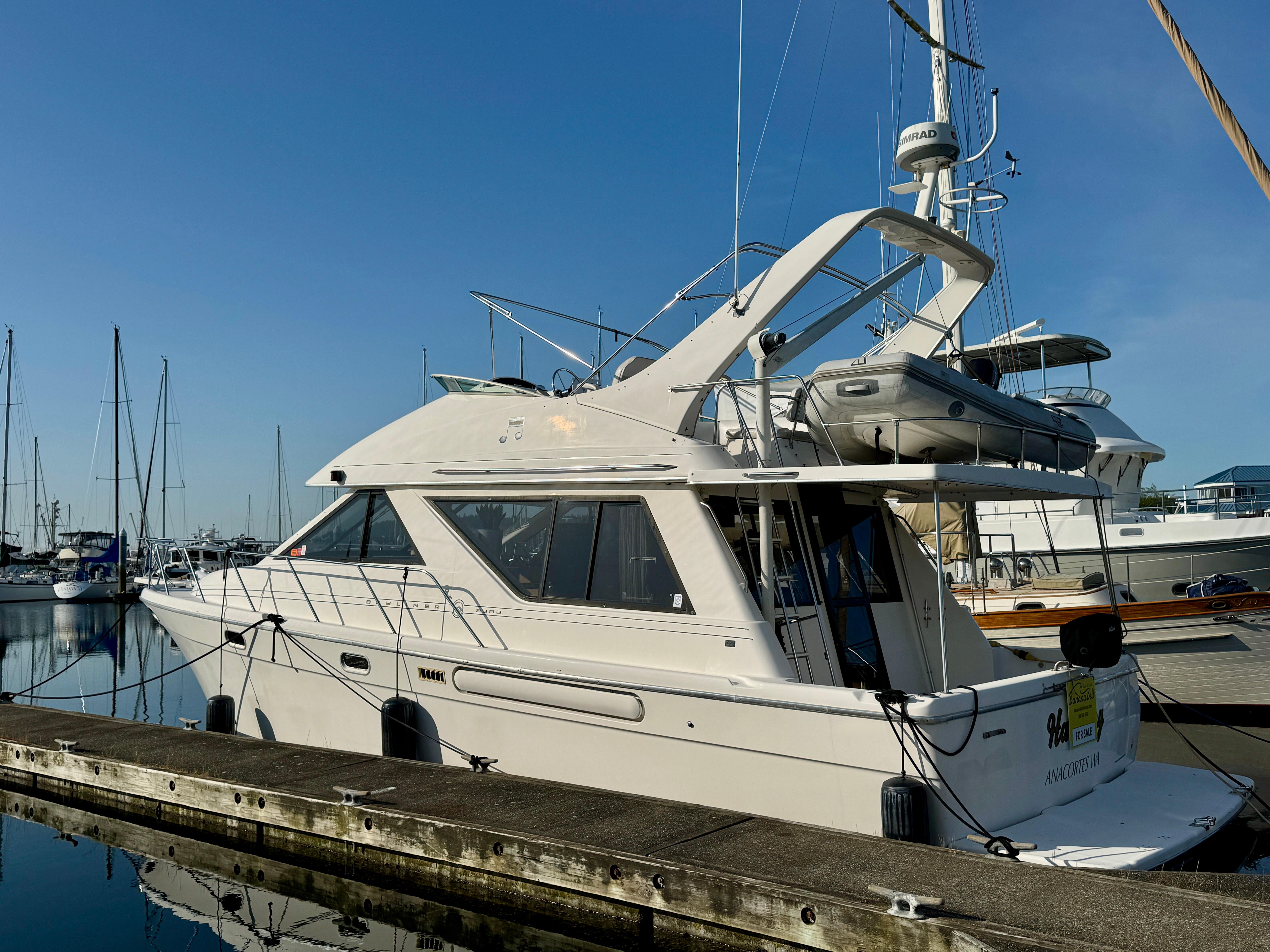 1997 Bayliner 3988 Command Bridge