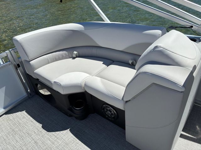 2026 Tahoe 2185 LTZ Quad Lounger - 13