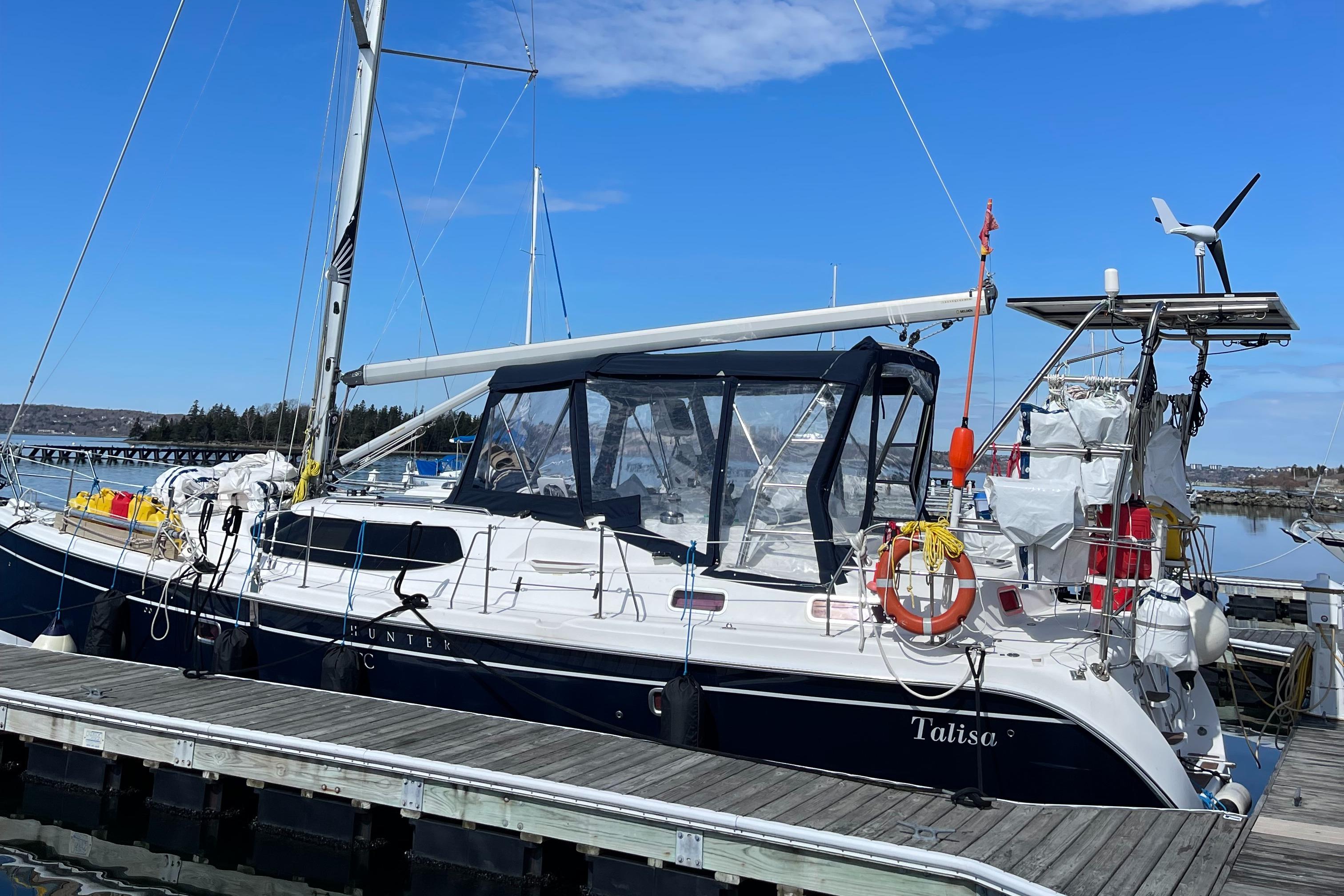 2006 Hunter 45 Center Cockpit