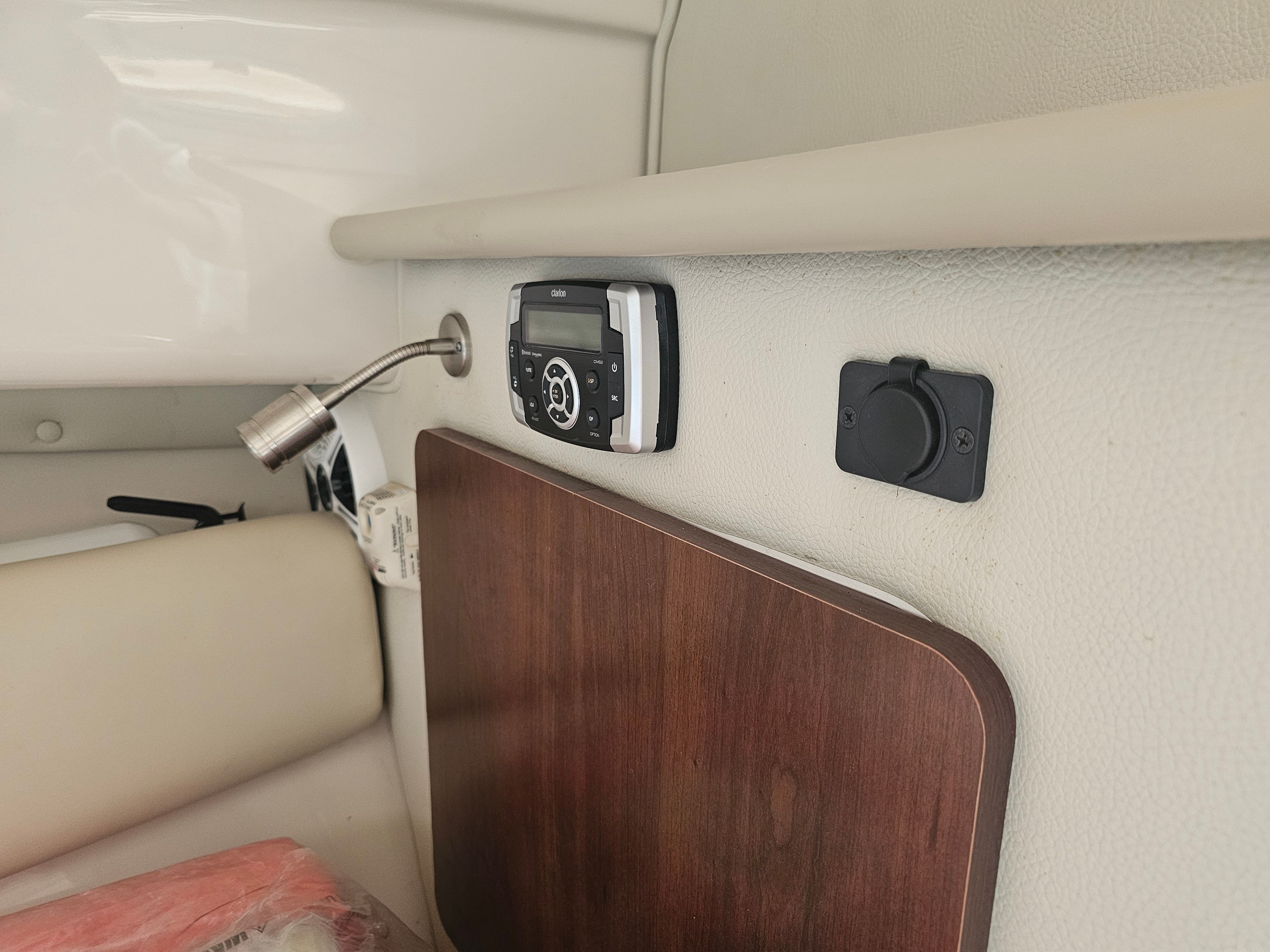 2017 Robalo R265 Walkaround - 38