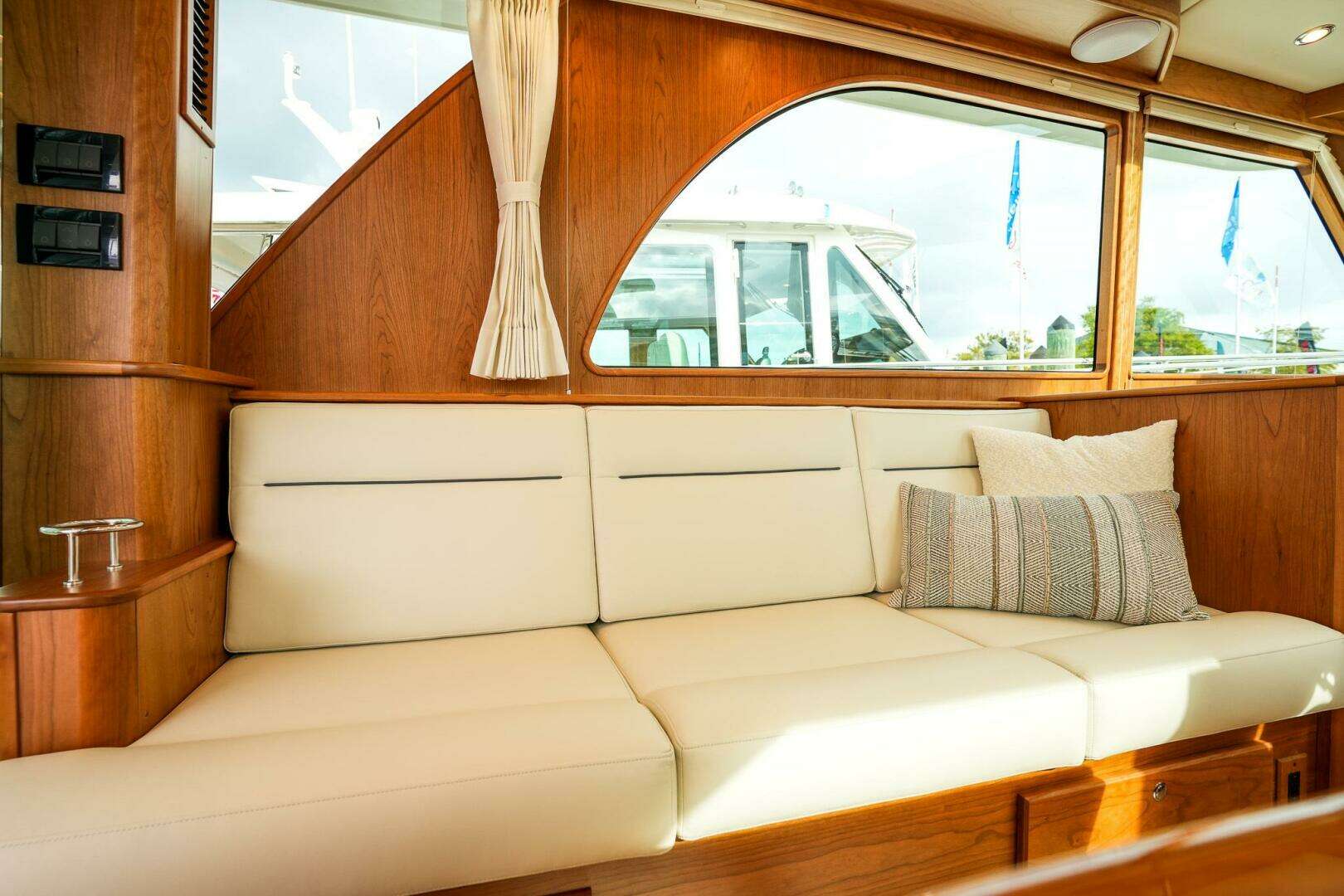 2027 Sabre 45 Salon Express - Image 20