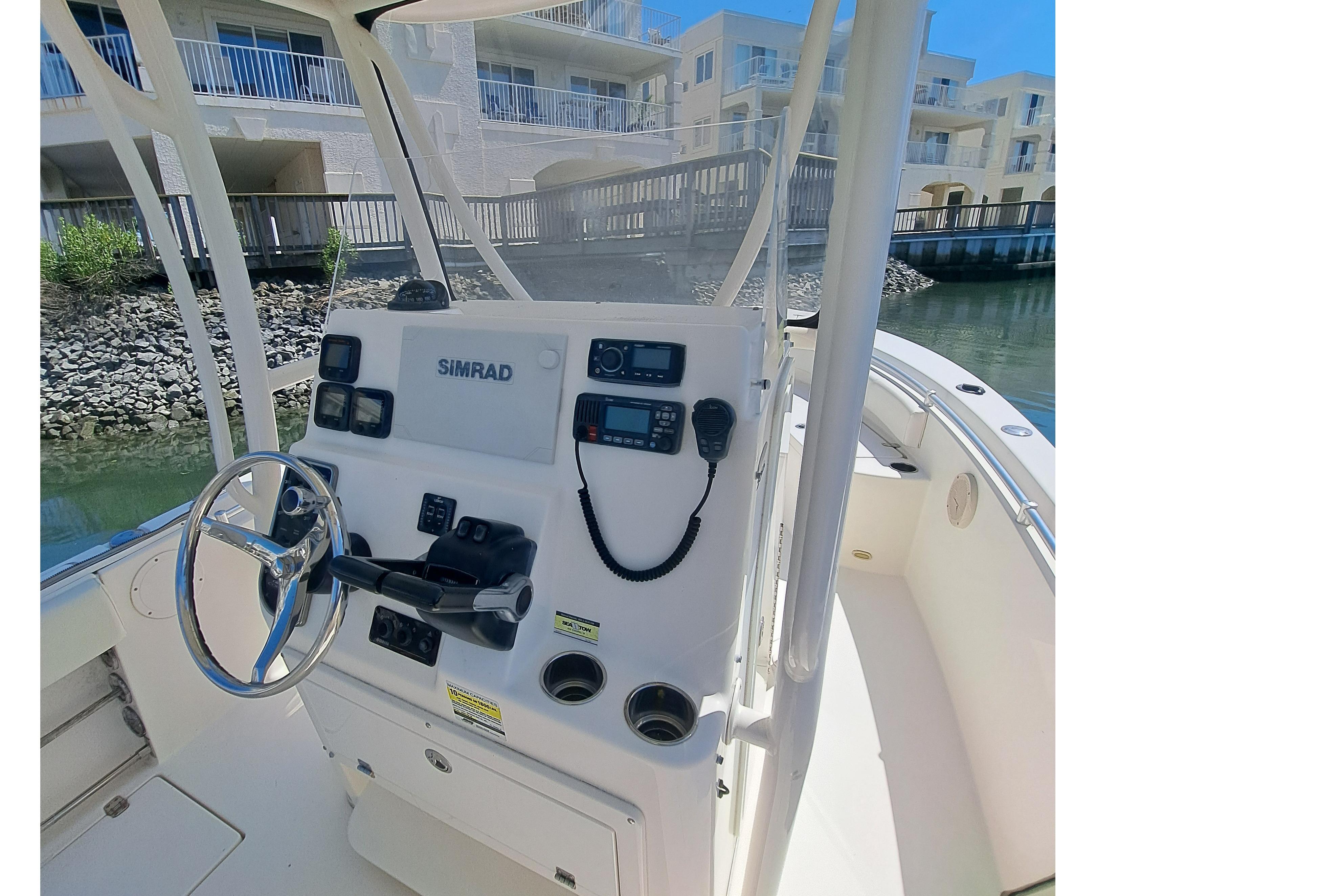 Helm area with Simrad radar, Fusion Stereo, and Vhf. Lenco trim tabs, Yamaha gauges.