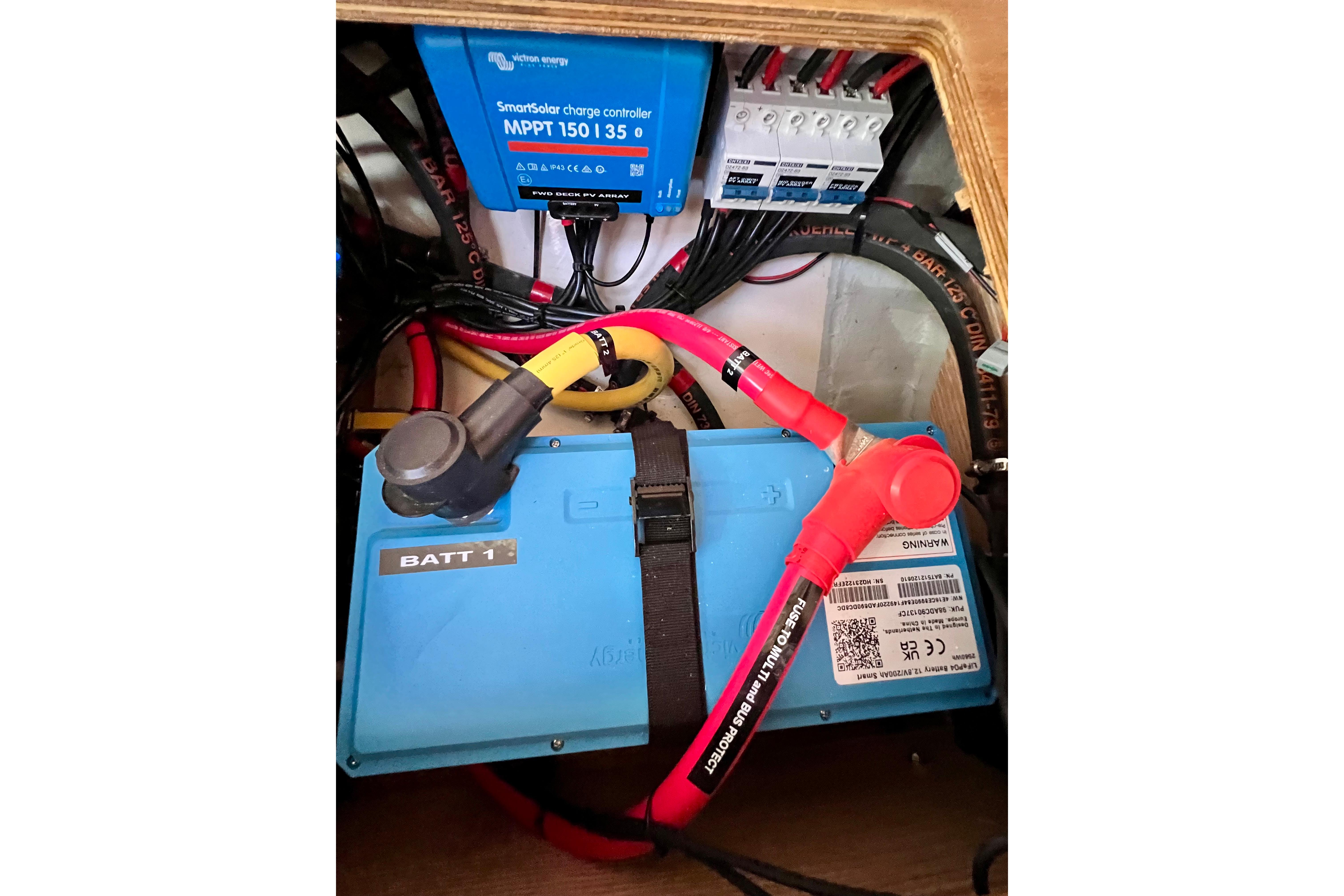 Battery setup with SmartSolar charge controller in 2016 Hanse 455 yacht.