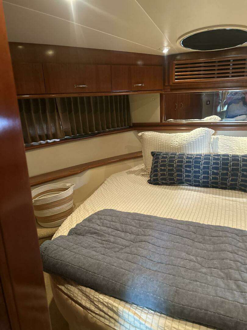 2003 Carver 466 Motor Yacht - Image 57