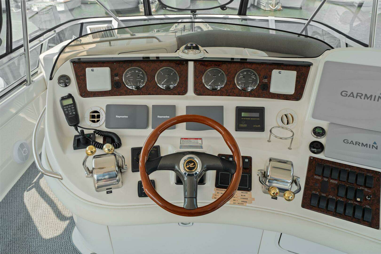 2003 Sea Ray 480 Sedan Bridge - Image 32