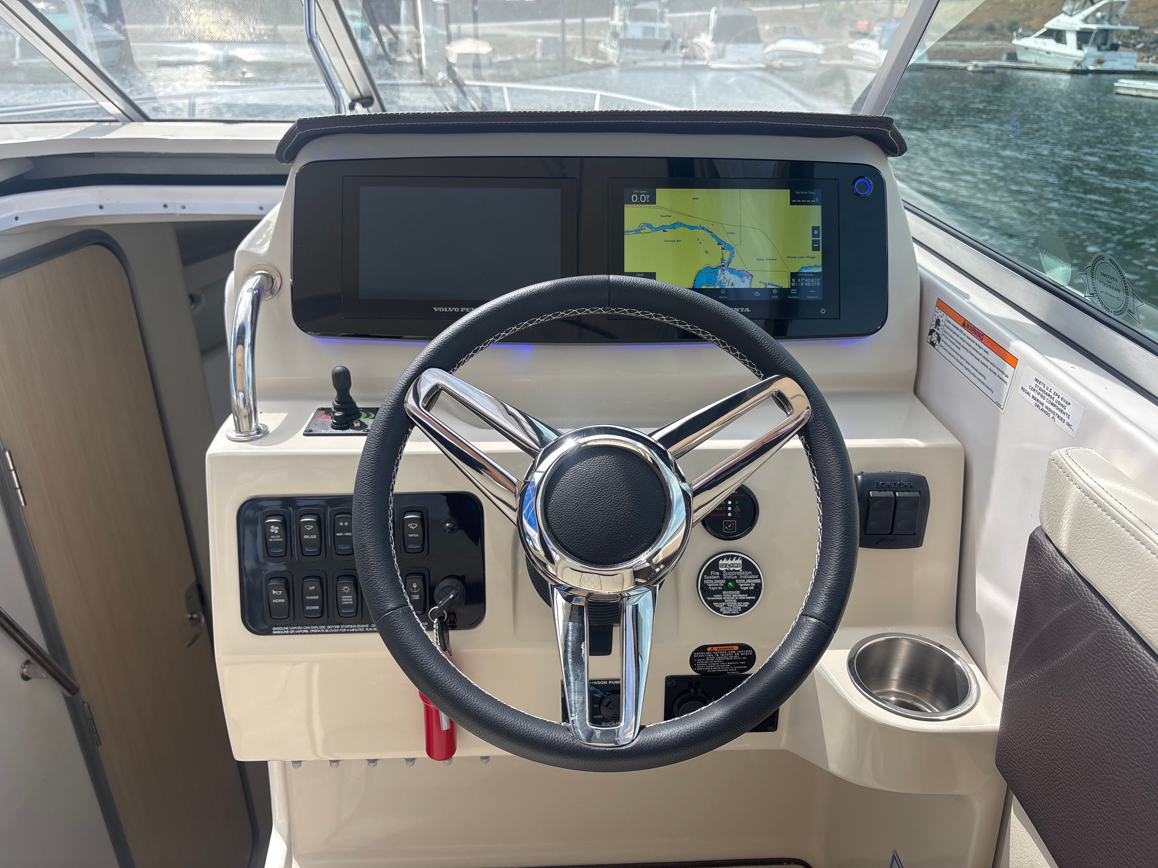 2025 Regal 28 Express - 9
