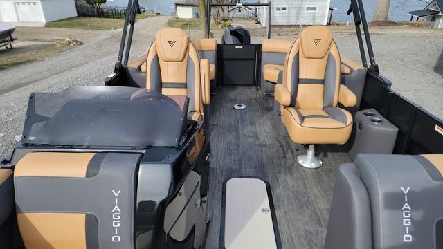 2025 Viaggio LAGO X 22U Tri-Toon (25" Tubes) - 3