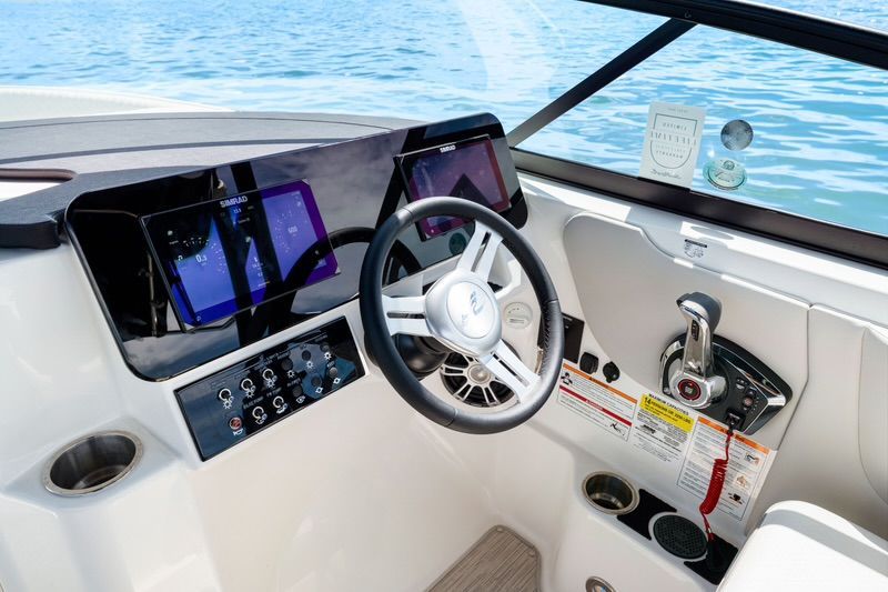 2025 Sea Ray SDX 250 Outboard - 24