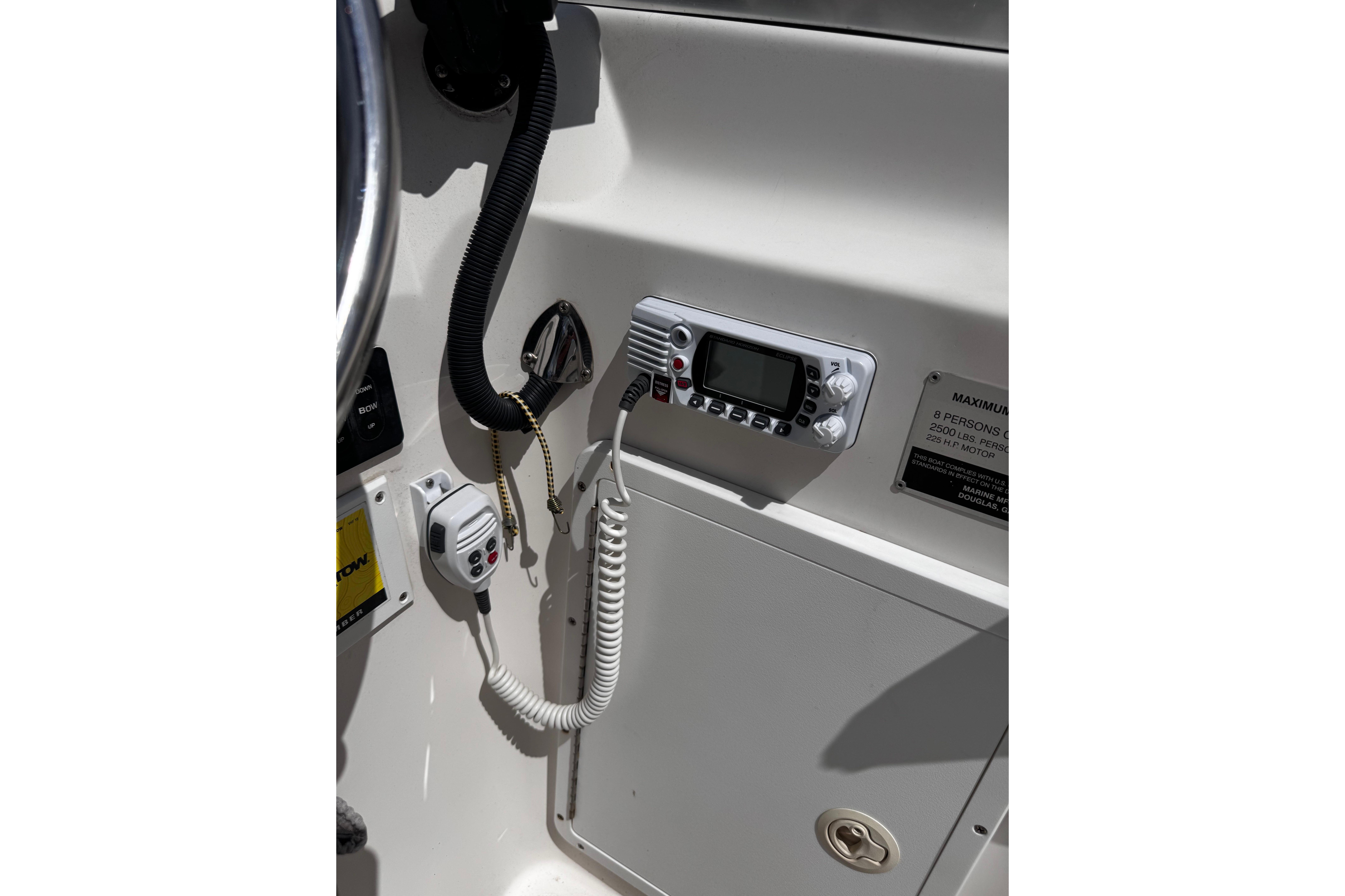 Control panel of 2003 Palm Beach 2200 Dual Console boat with radio and microphone.
