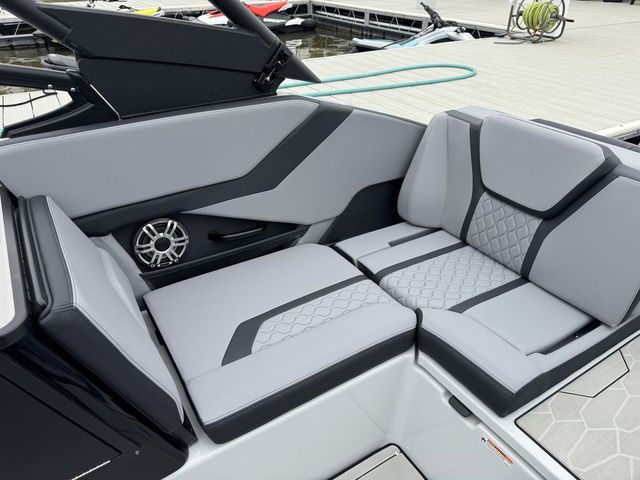 2025 Yamaha Boats 255XD - 13