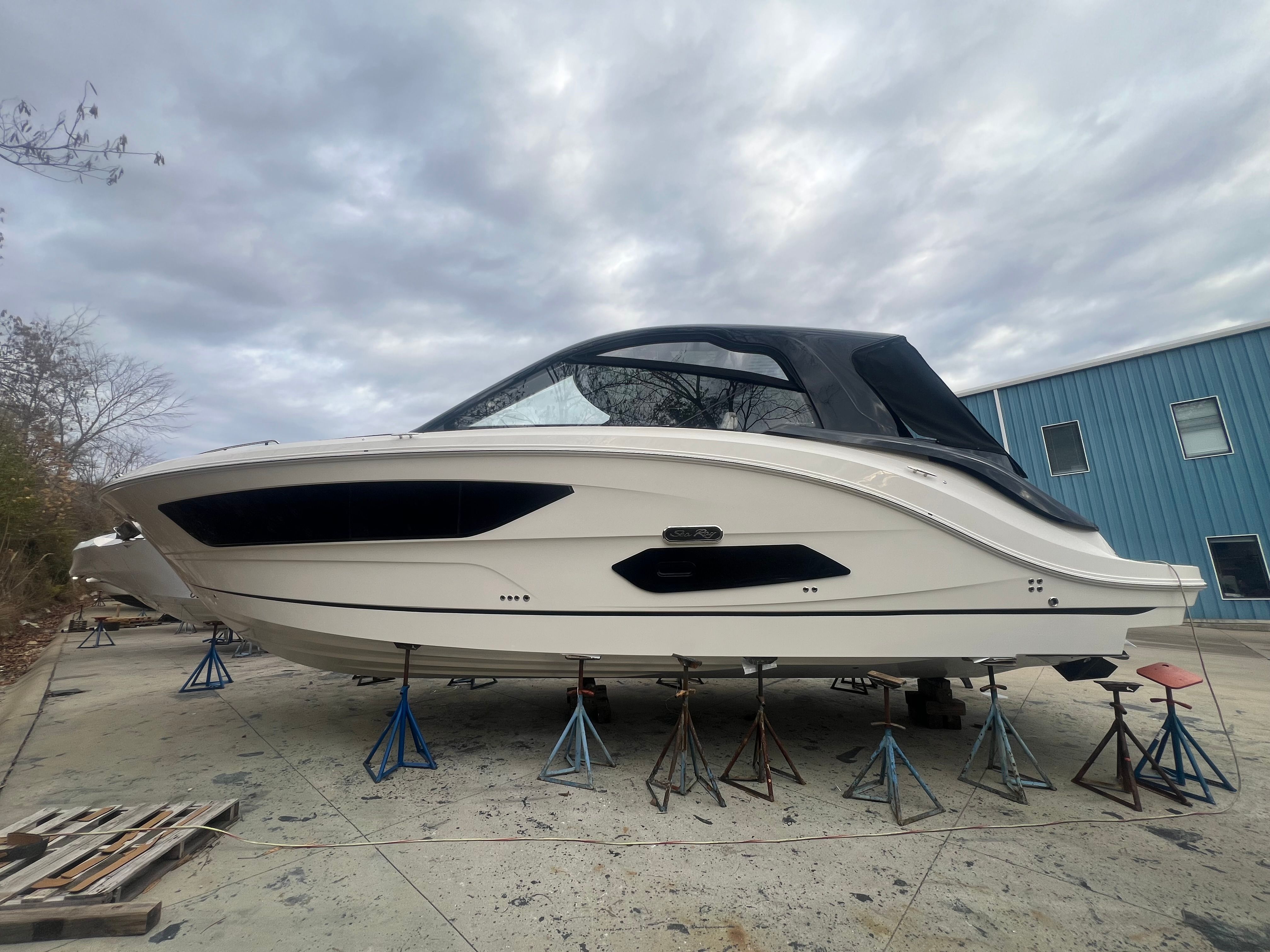 2026 Sea Ray Sundancer 370