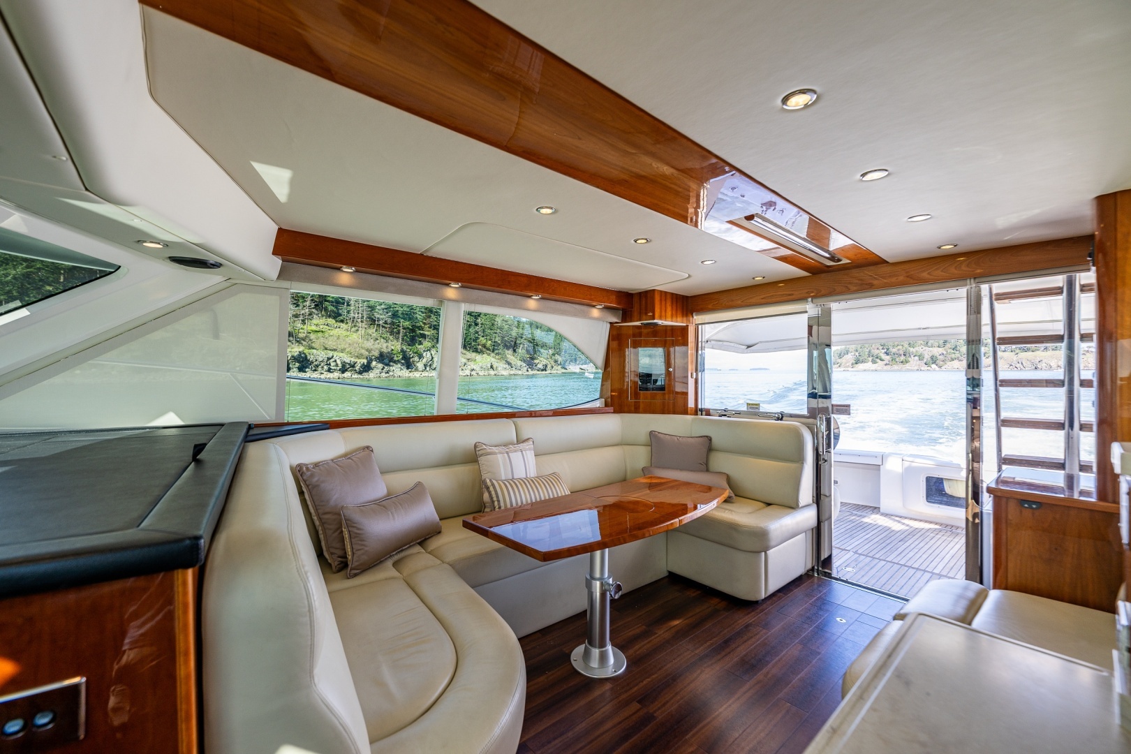 2011 Riviera 43 Open Flybridge - Image 16