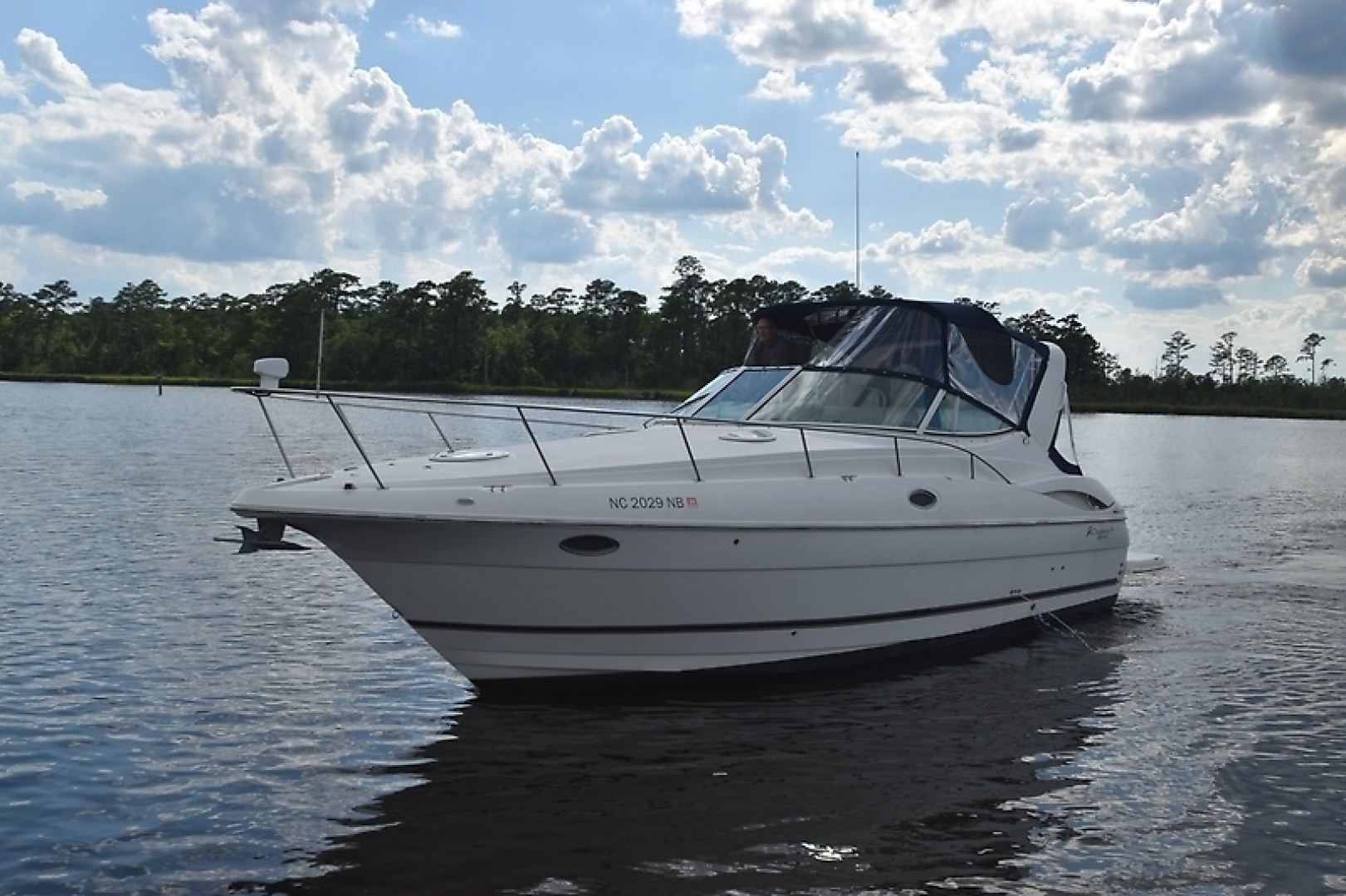 2004 Cruisers Yachts 320 Express - Image 2