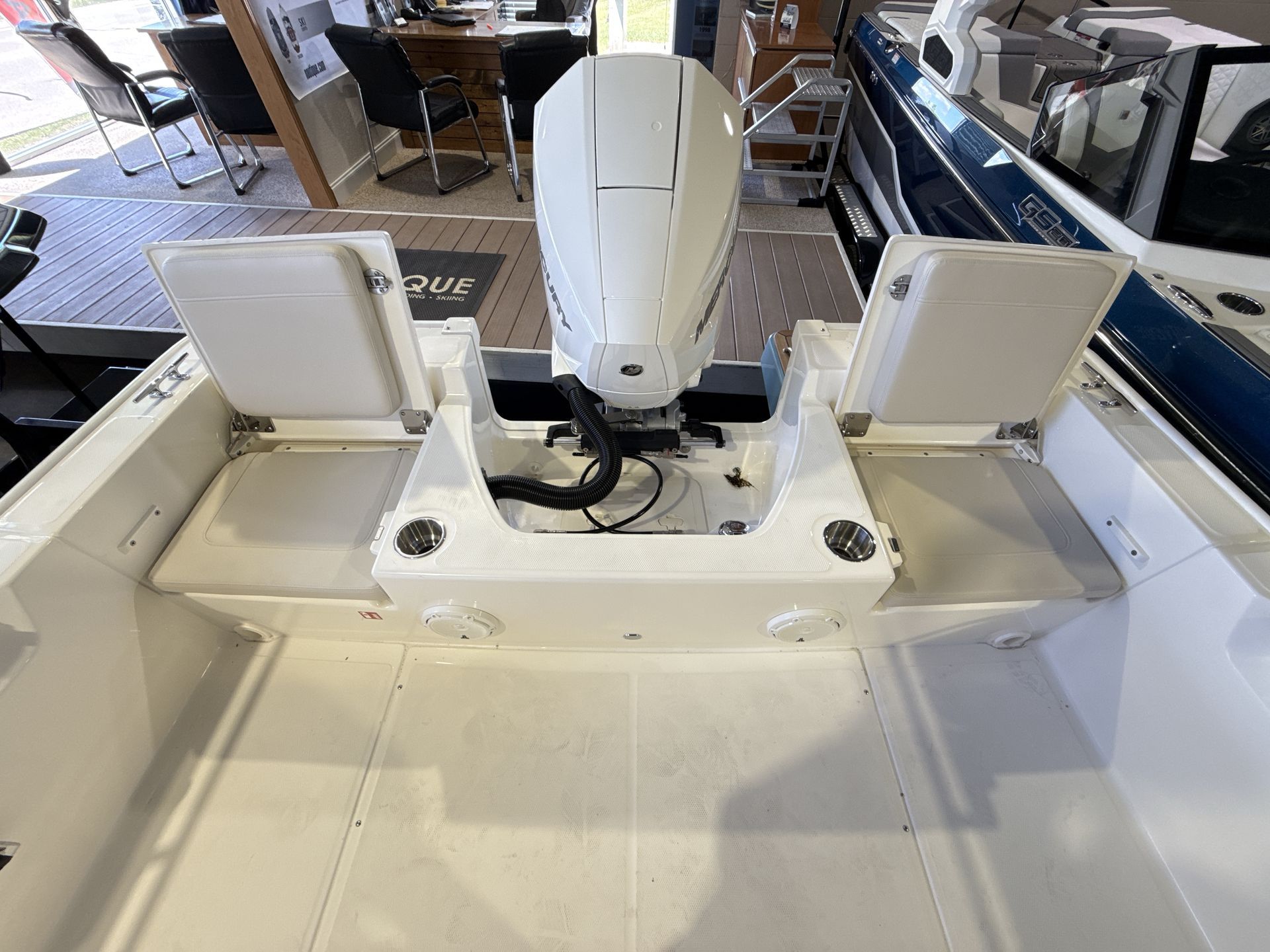 2026 Boston Whaler 210 Montauk - 11