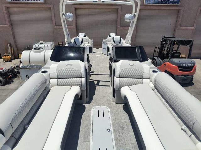 2026 Avalon Catalina Quad Lounger Windshield 27 FT - 10