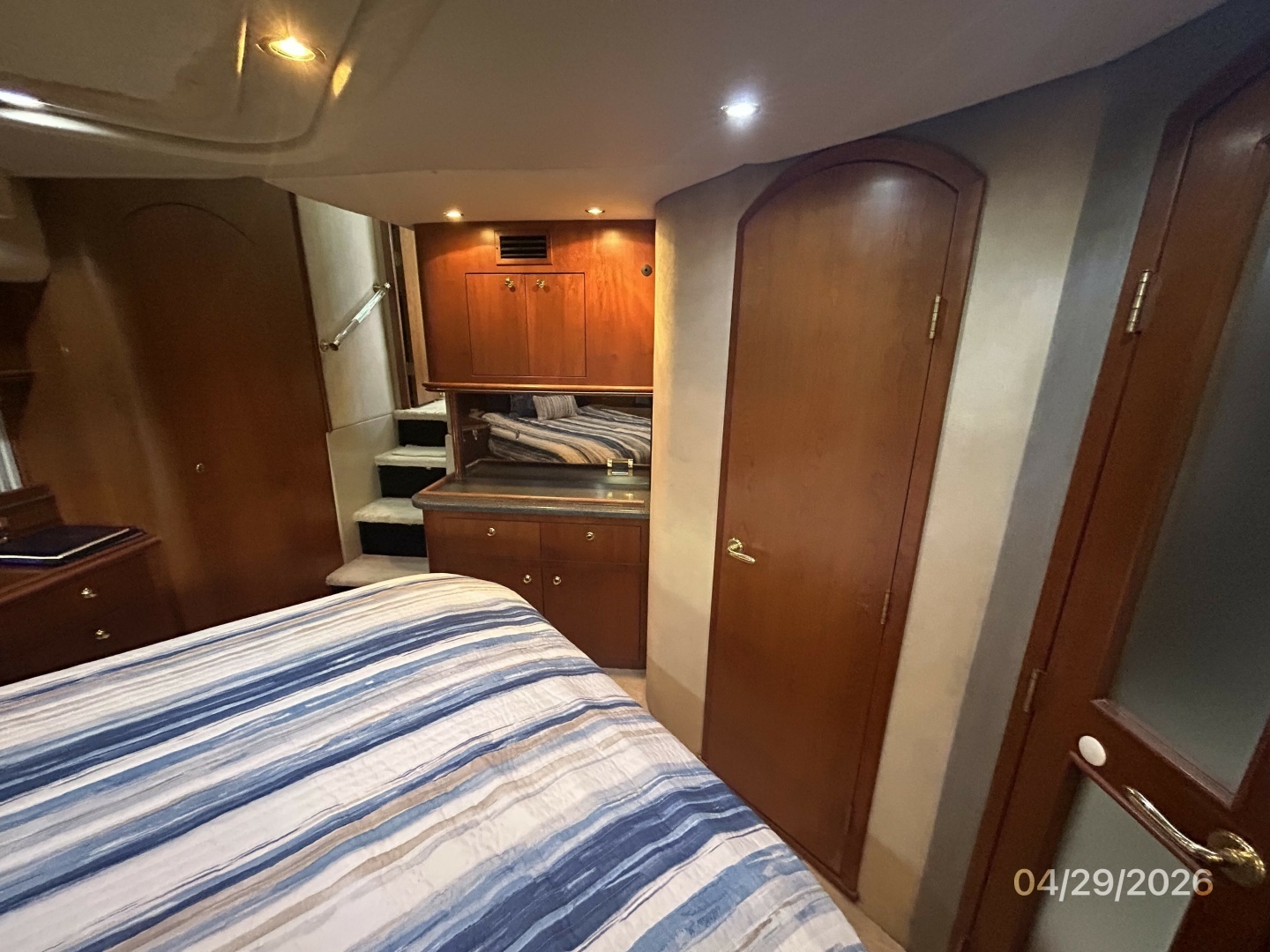 2000 Cruisers Yachts 4450 - Image 44