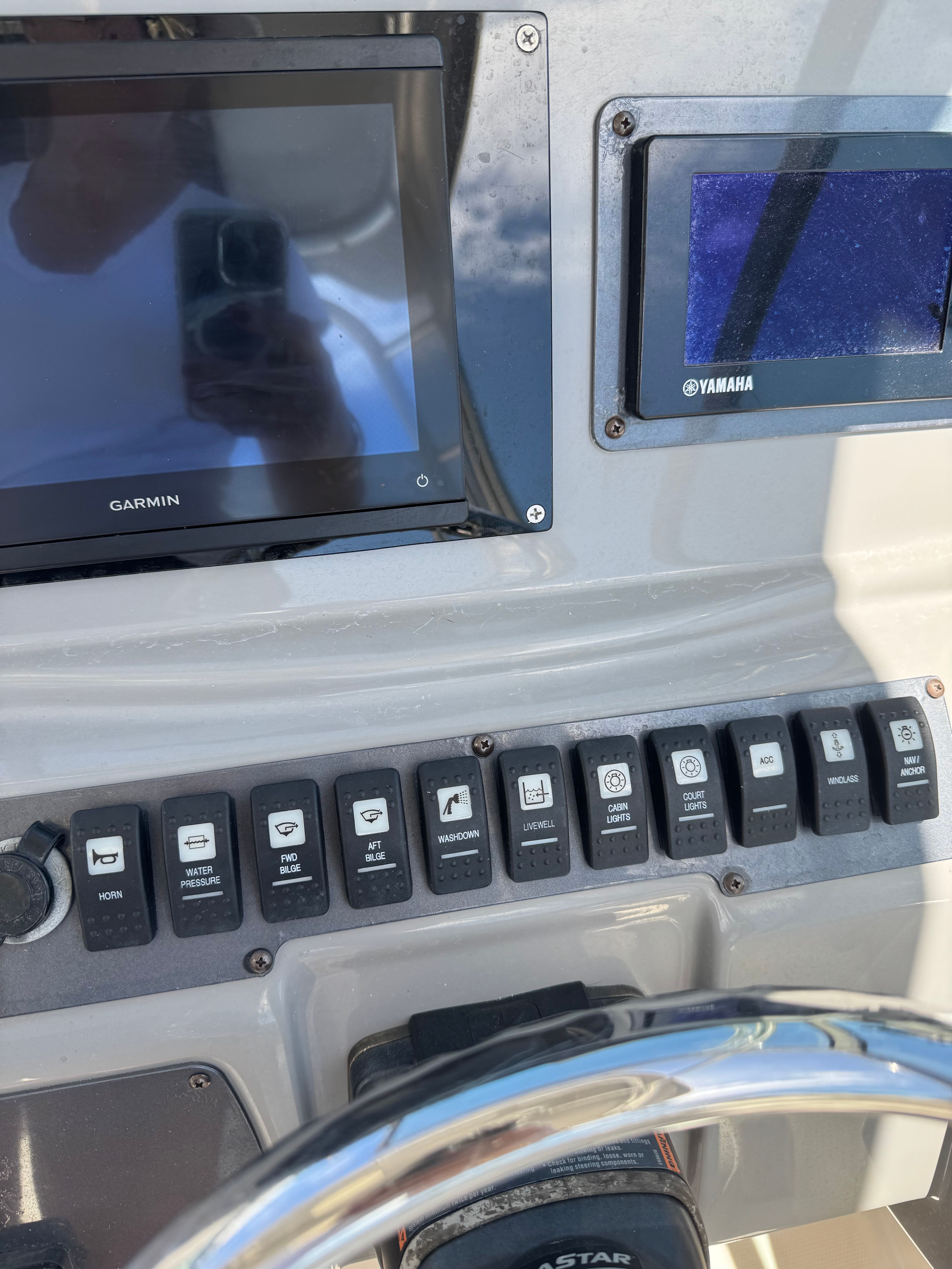 2014 Robalo R247 Dual Console - 5