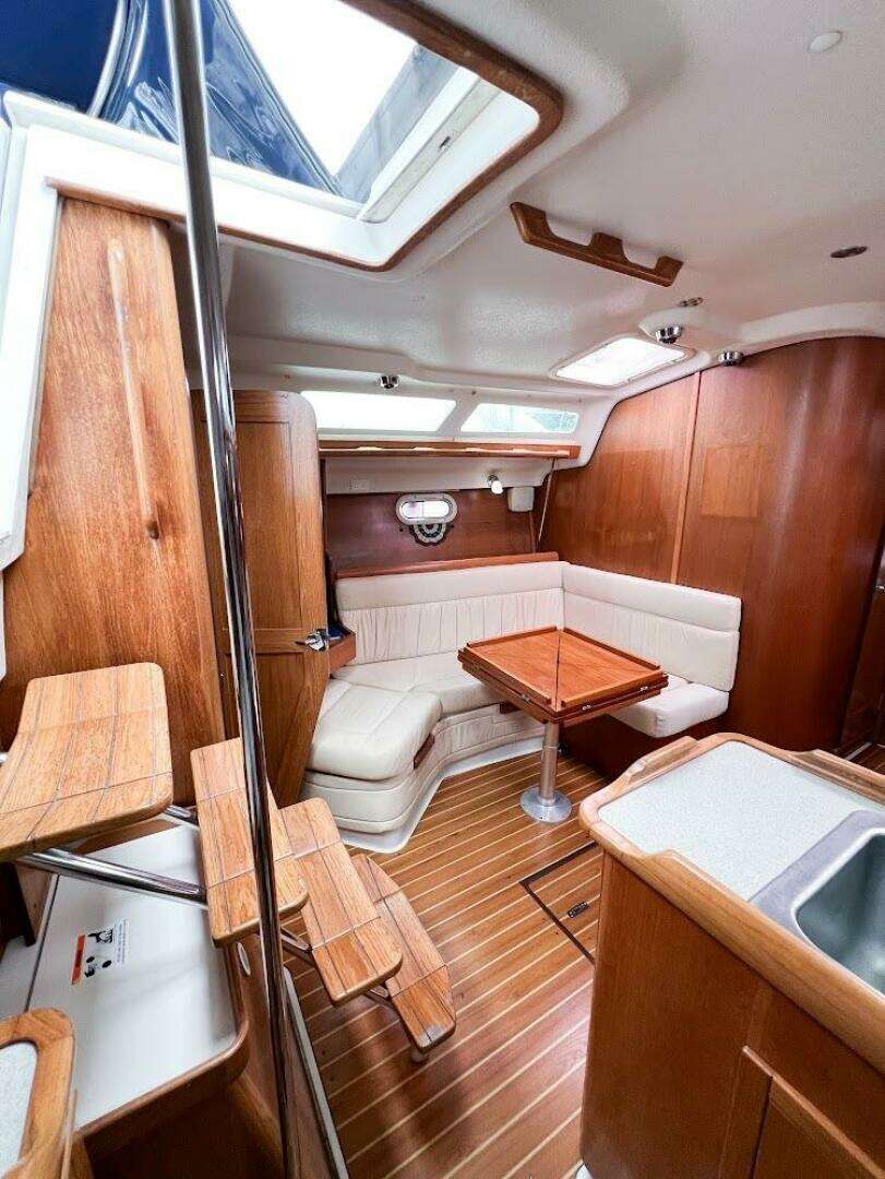 2007 Catalina 350 MK II - Image 13