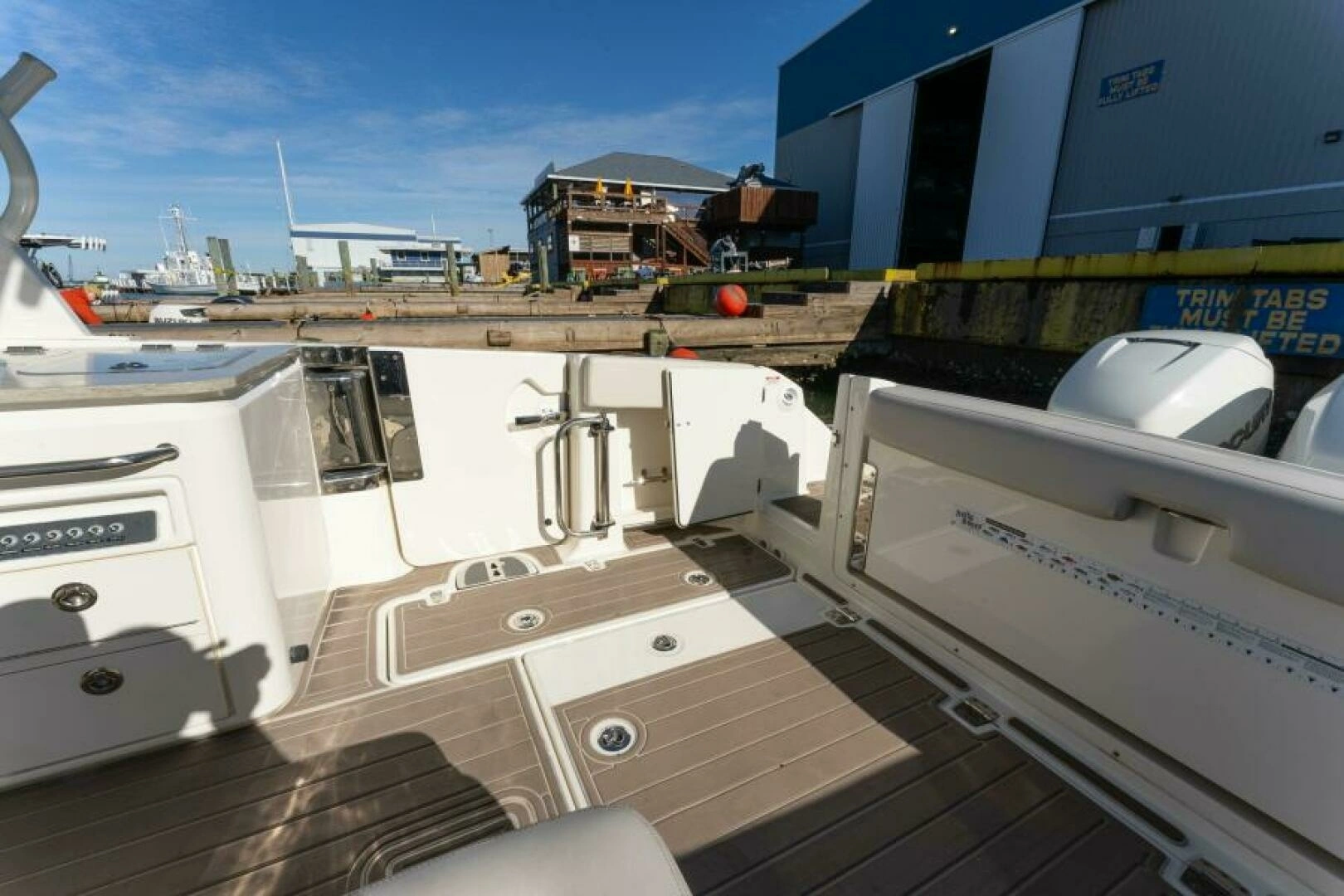 2017 Boston Whaler 320 Vantage - Image 12