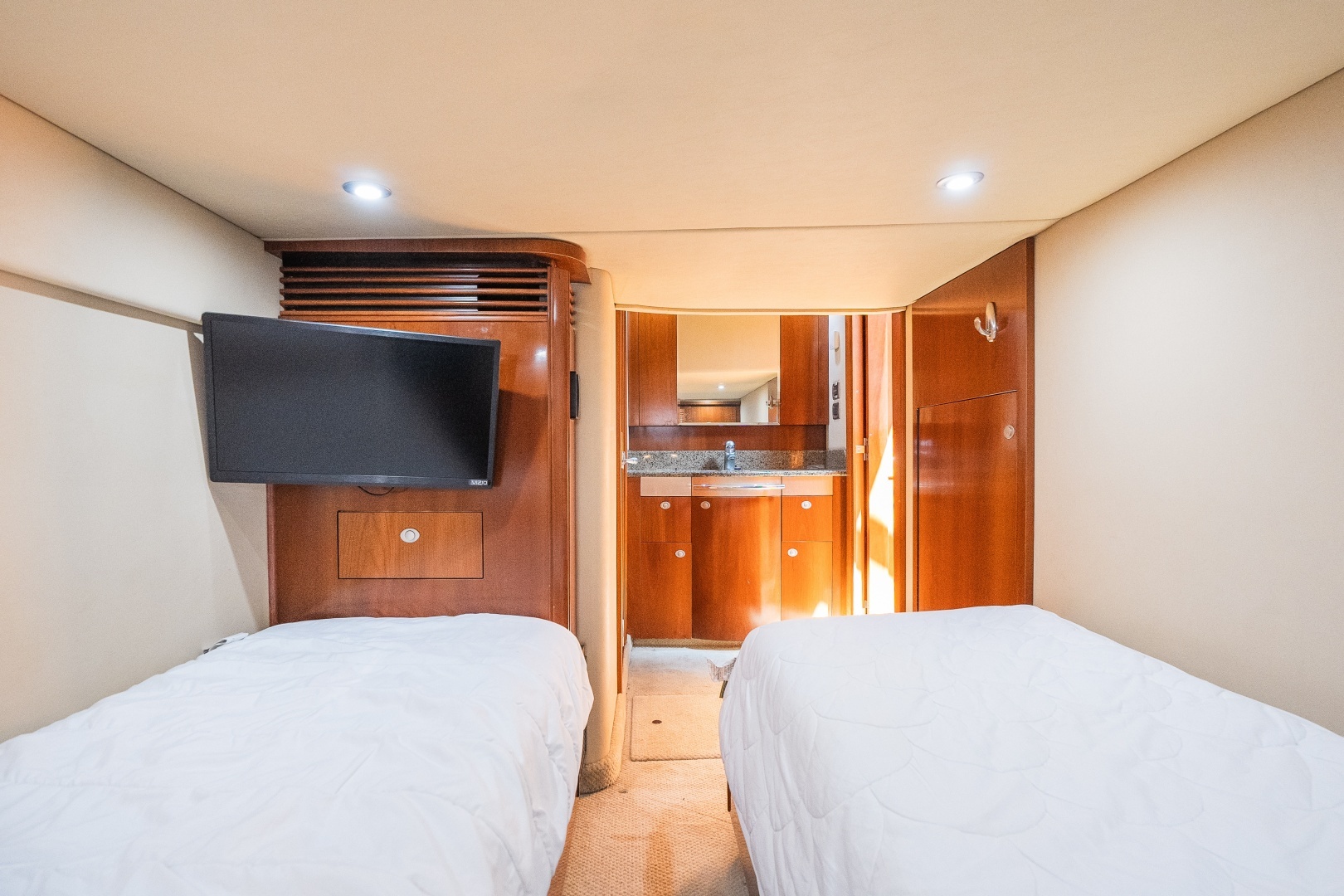 2005 Sea Ray 480 Motor Yacht - Image 56