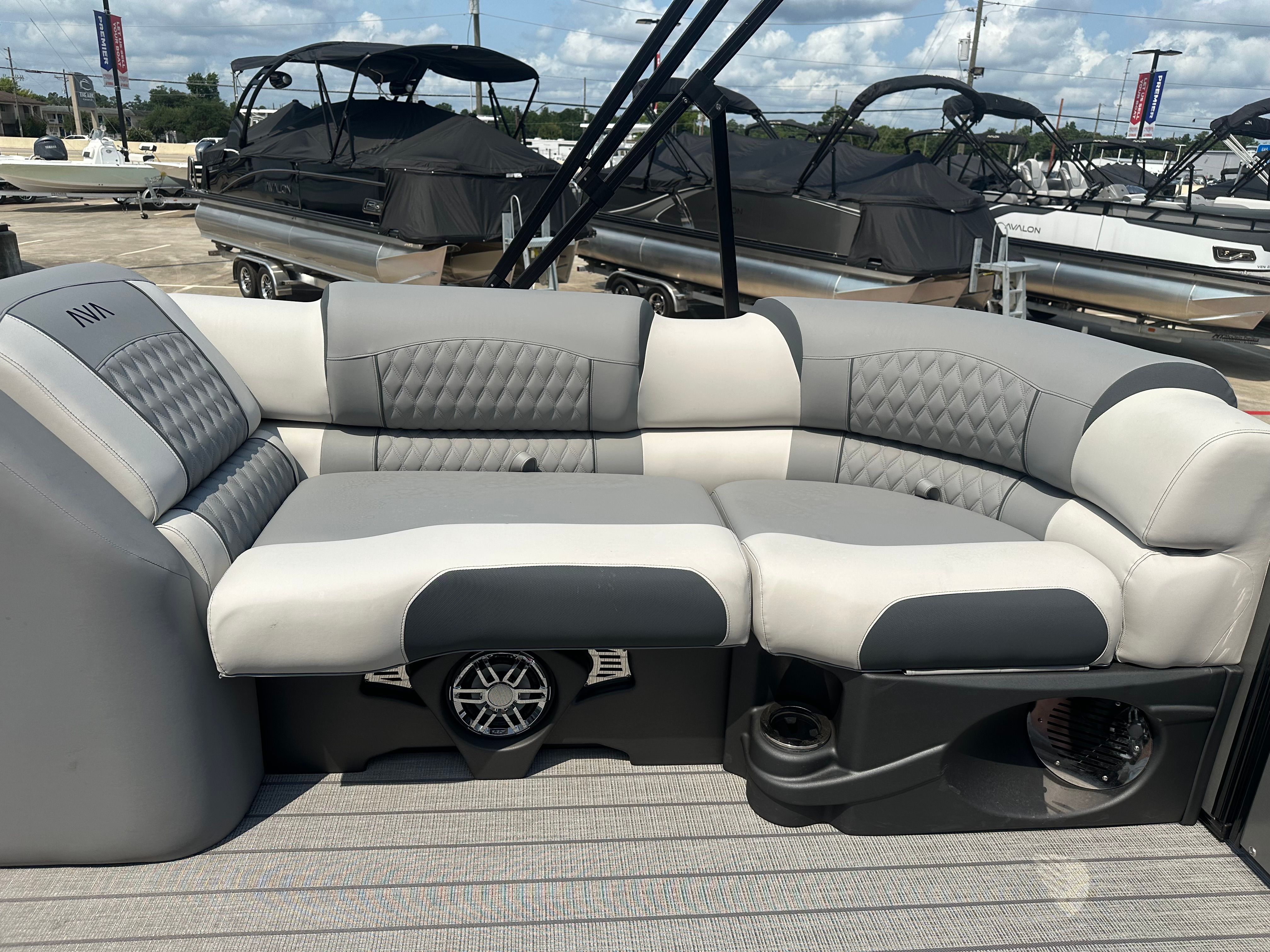 2025 Avalon Catalina Quad Lounge Shift - 23' - 12